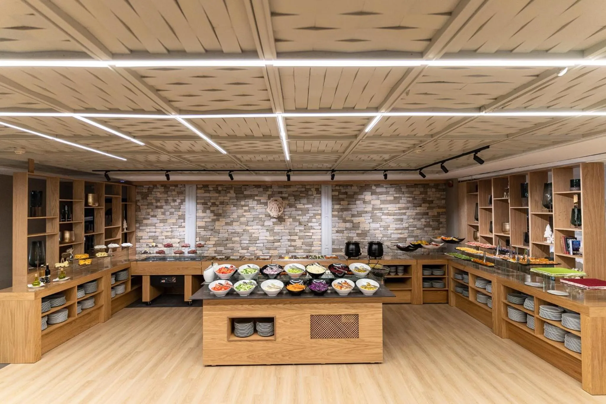 Restaurant/places to eat in Grand Hotel Murgavets