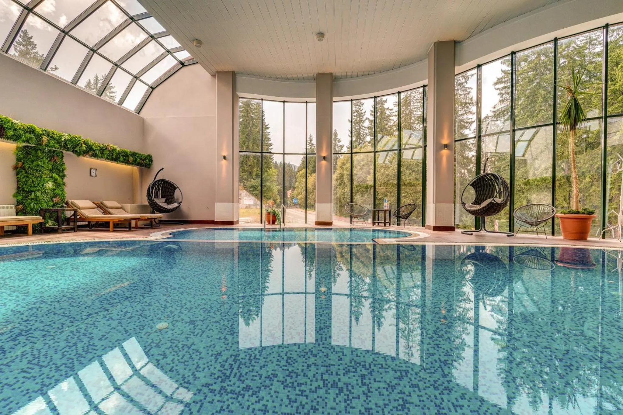 Swimming pool in Grand Hotel Murgavets