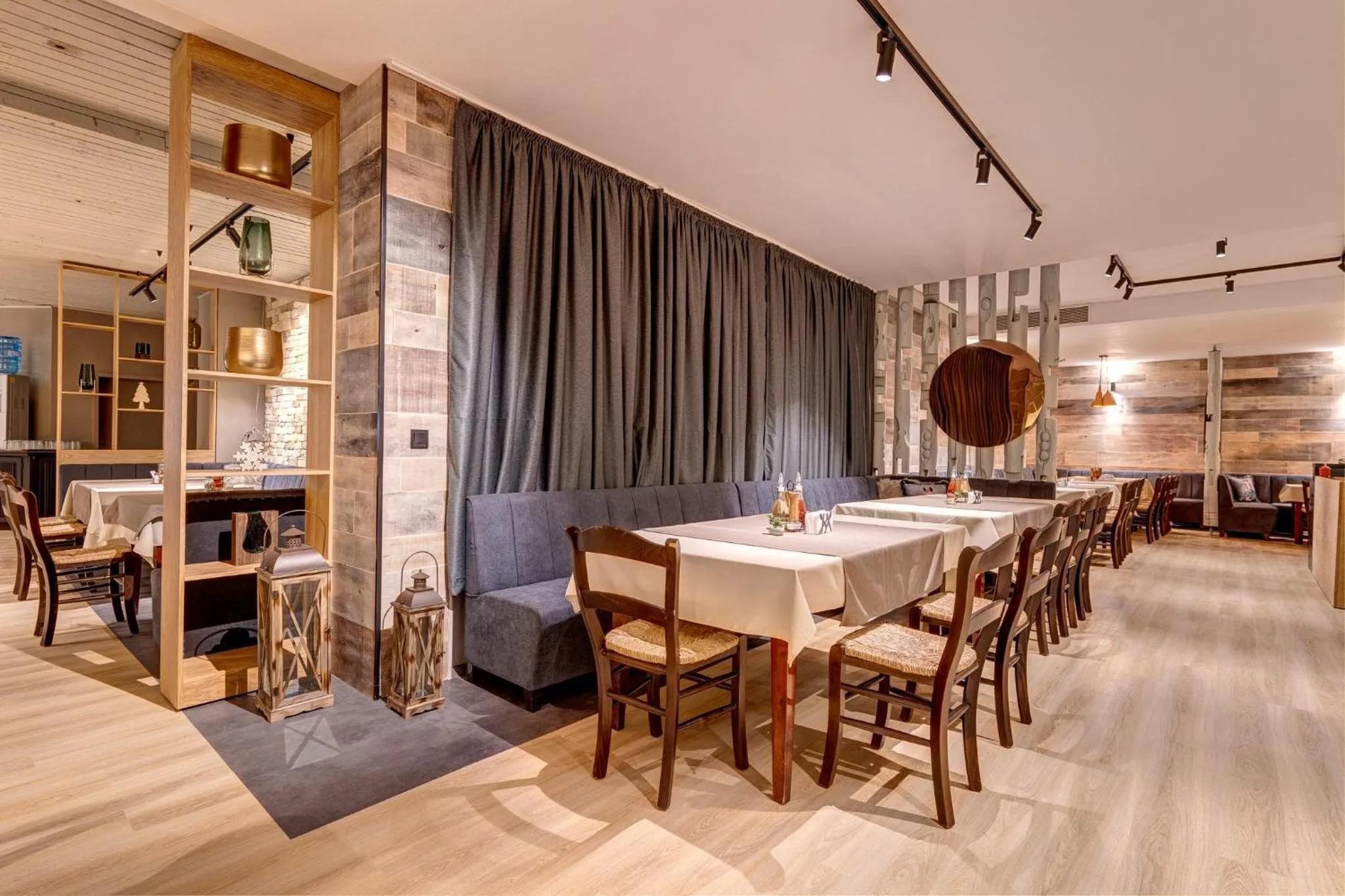 Restaurant/places to eat in Grand Hotel Murgavets