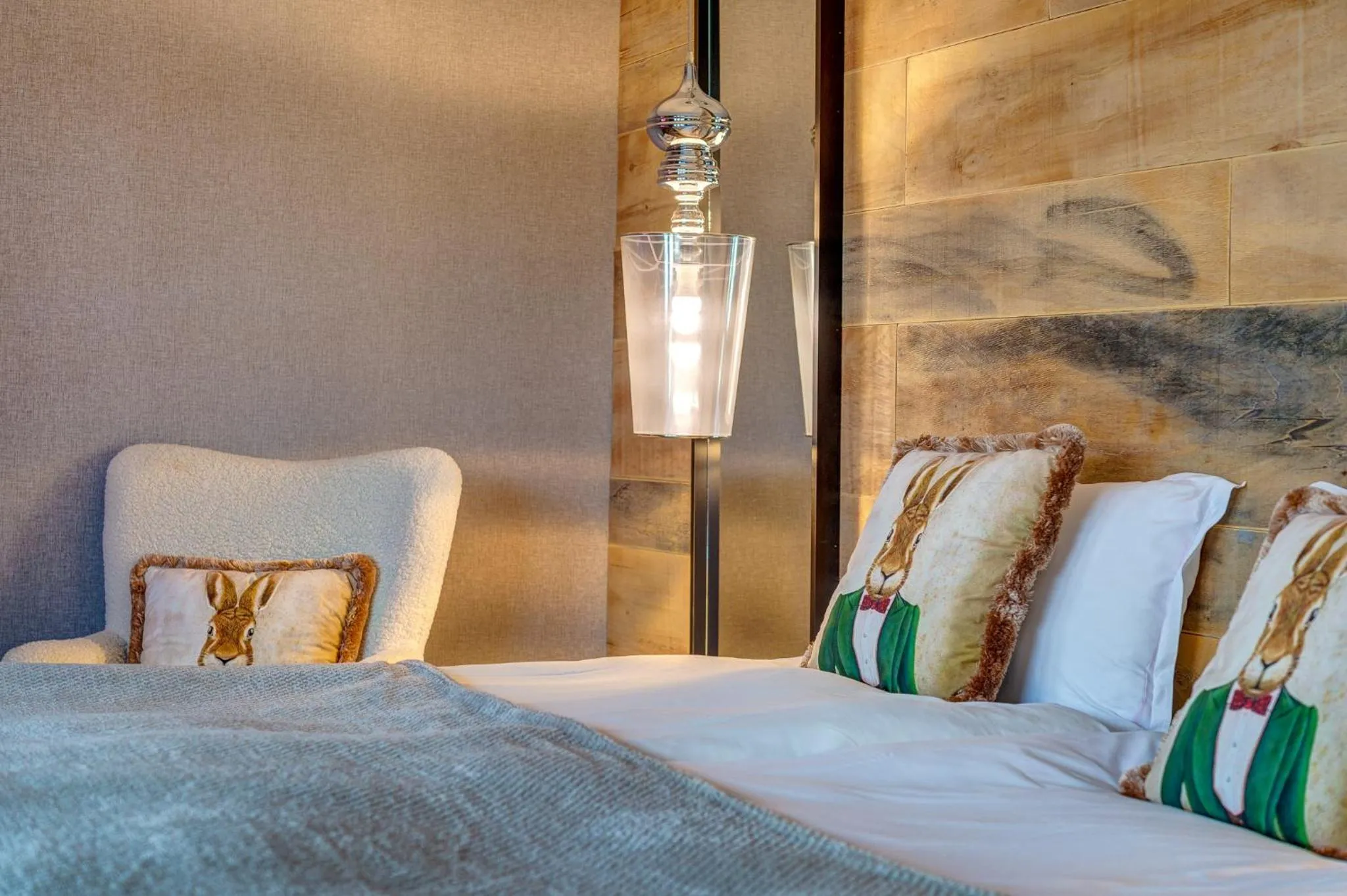 Decorative detail, Bed in Grand Hotel Murgavets