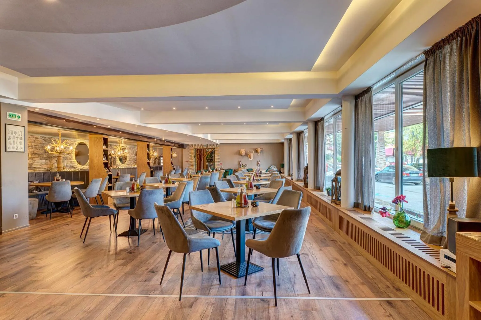 Restaurant/places to eat in Grand Hotel Murgavets