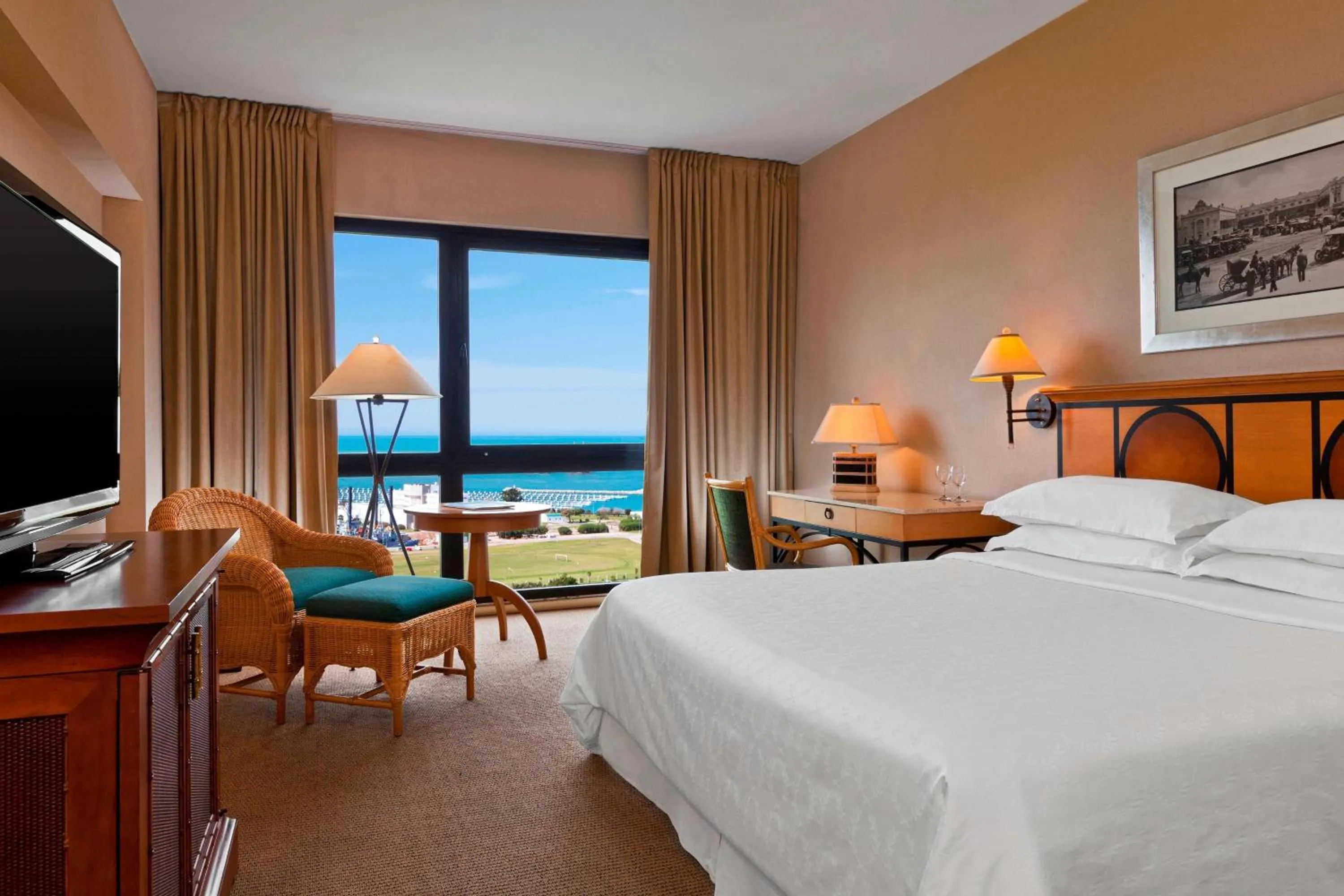 Photo of the whole room, Bed in Sheraton Mar Del Plata Hotel