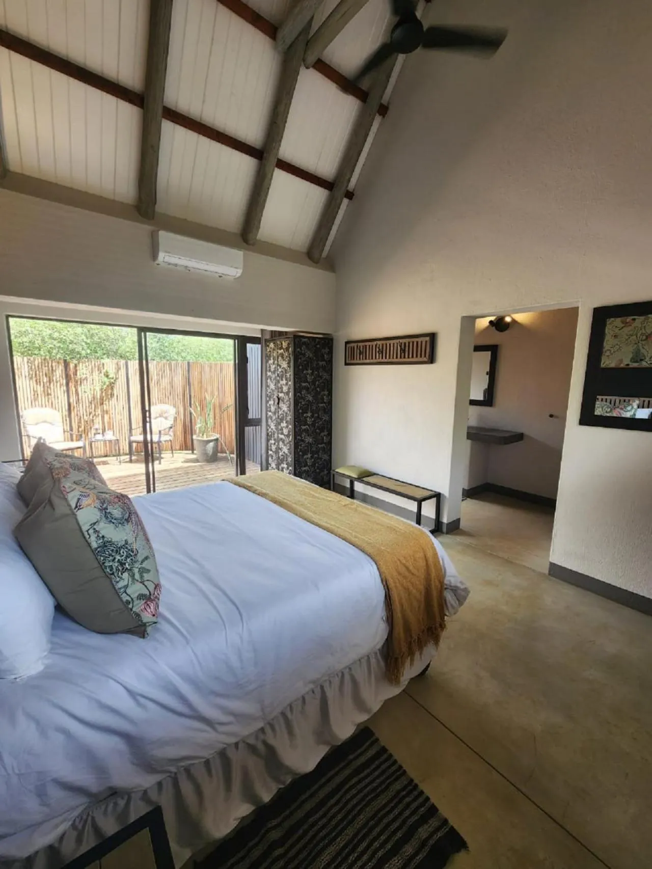 Patio, Bed in eKhaya Bush Lodge