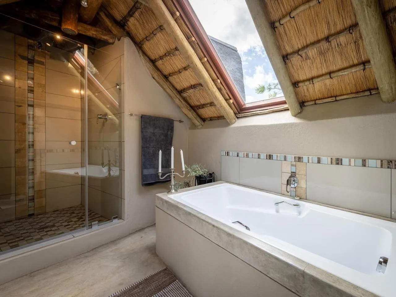 Shower in eKhaya Bush Lodge