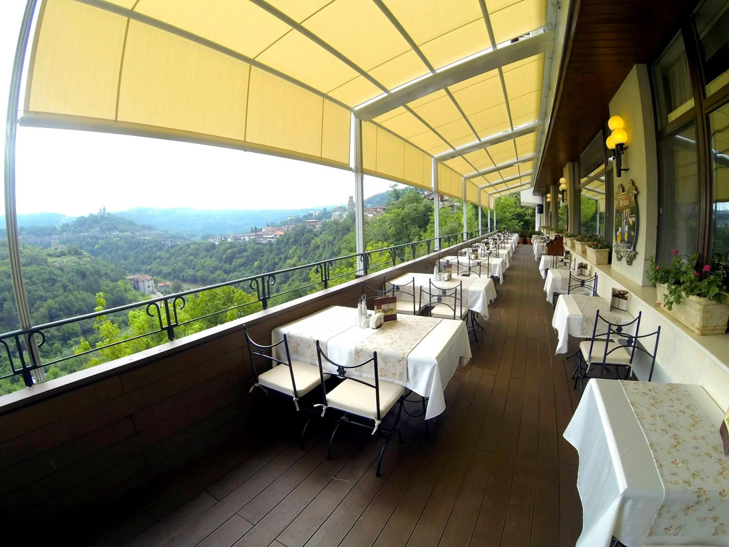 Restaurant/places to eat in Yantra Grand Hotel