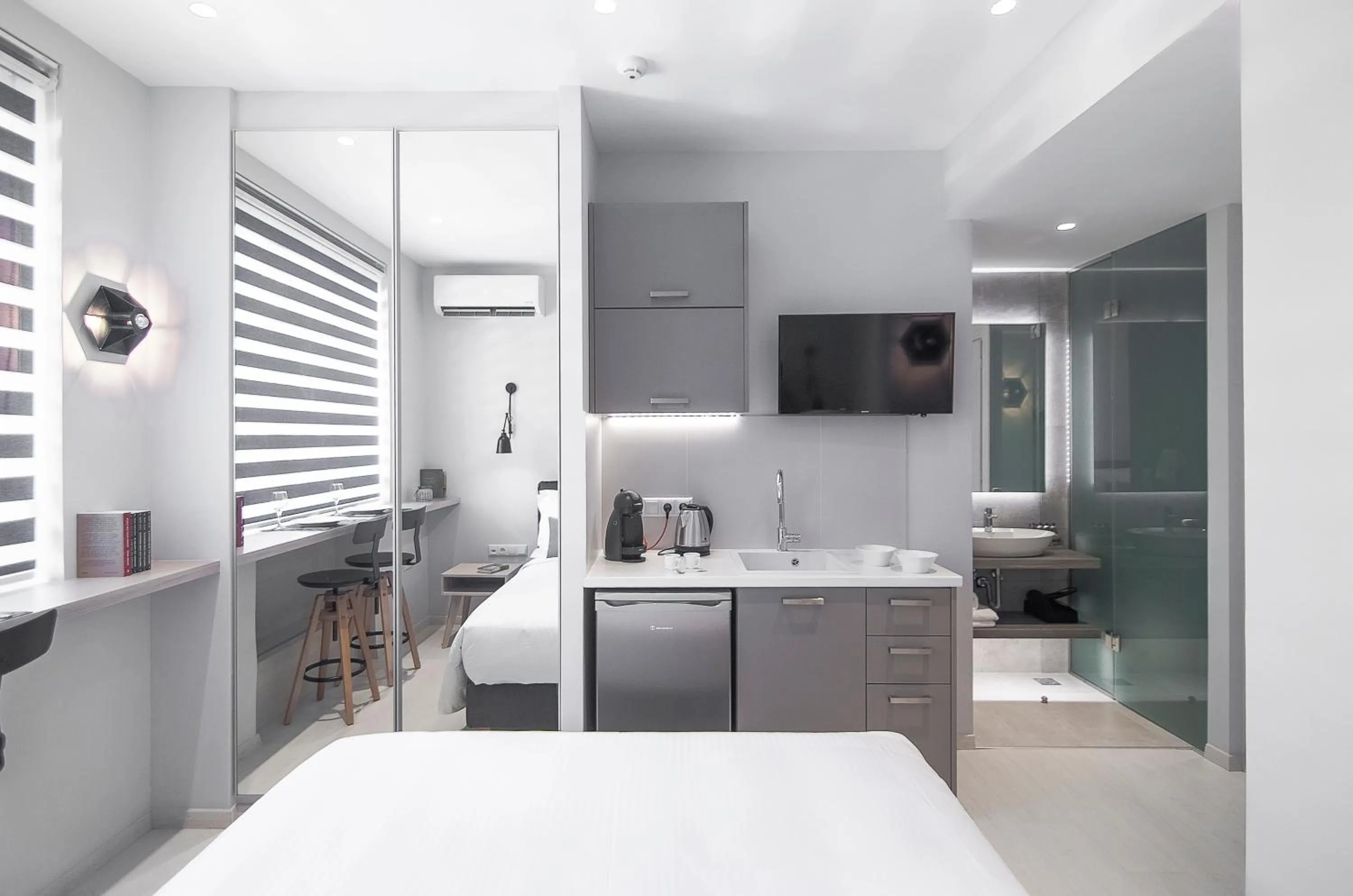 Kitchen or kitchenette, Bed in Acropolis Stay