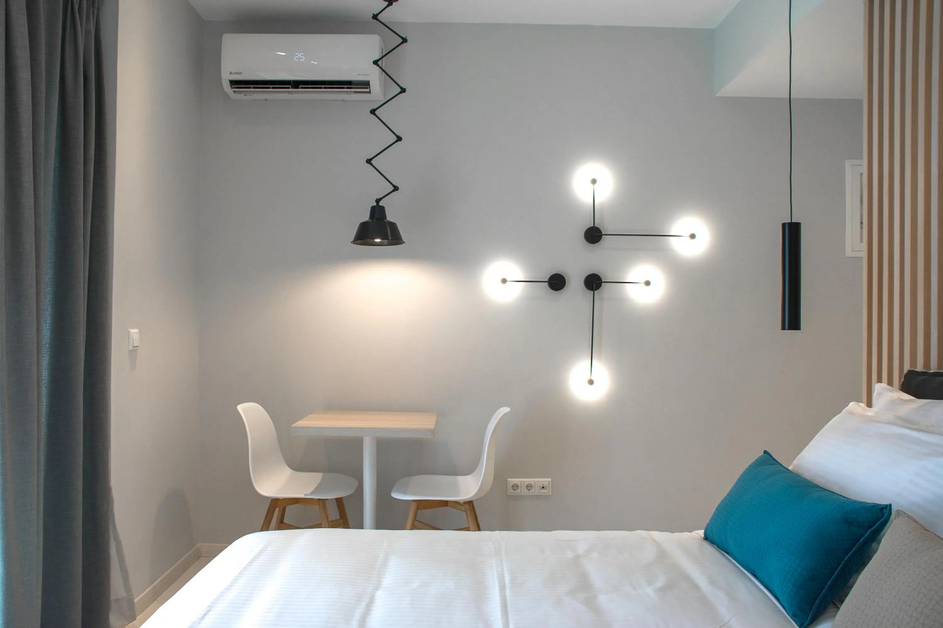 Photo of the whole room, Bed in Acropolis Stay