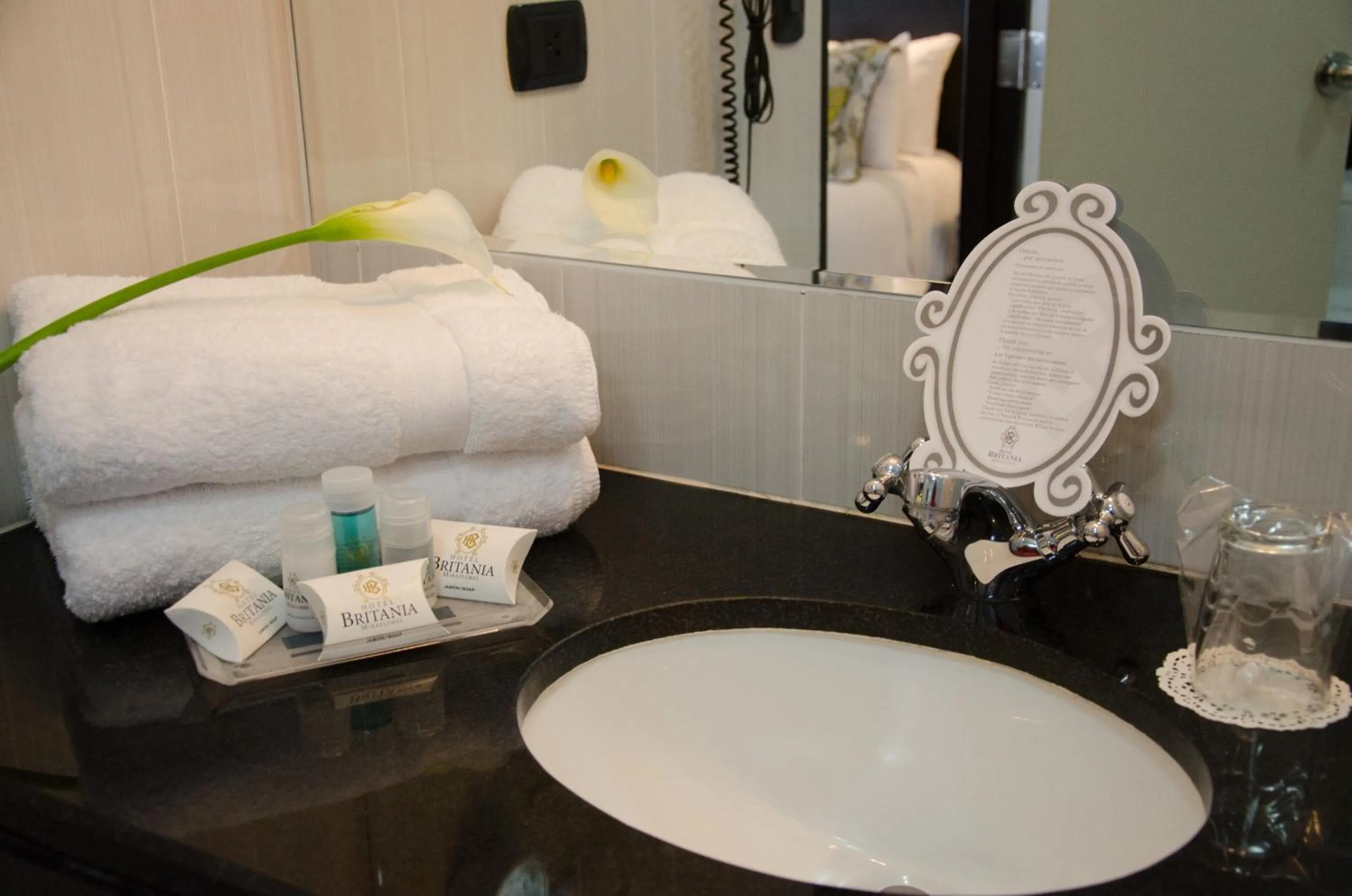 Bathroom, Bed in Hotel Britania Miraflores