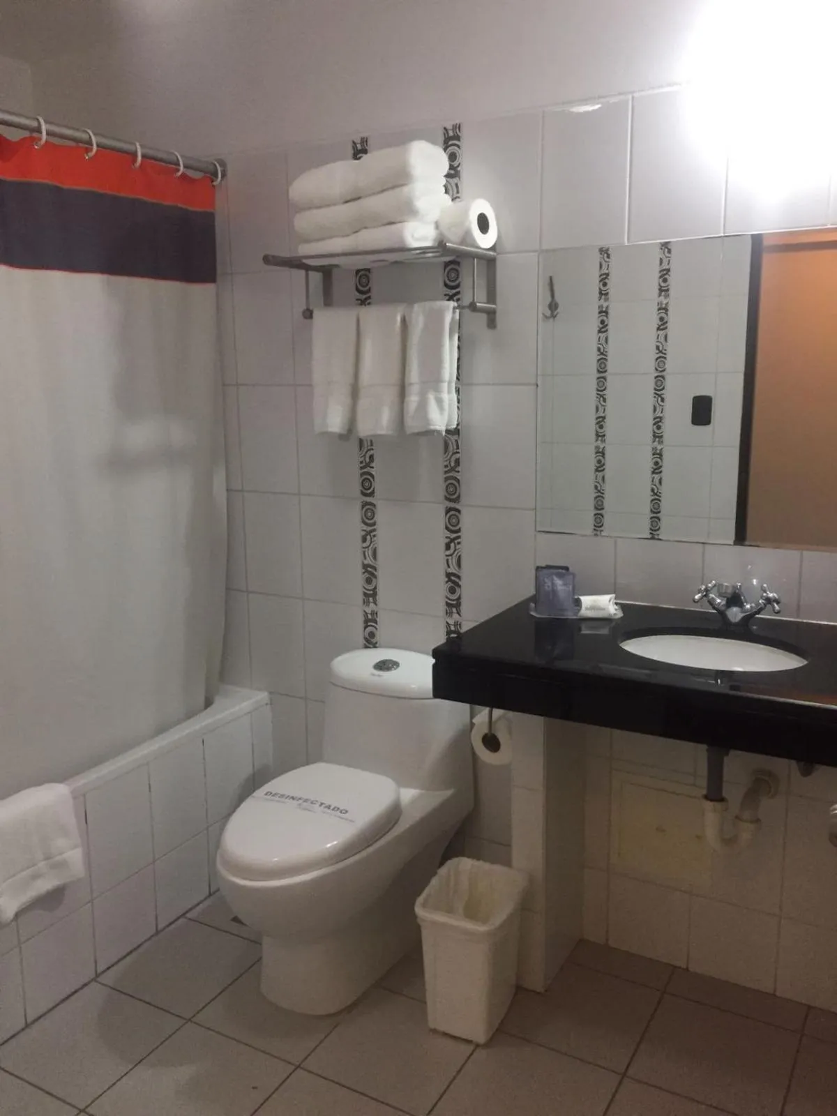 Bathroom in Hotel Britania Miraflores