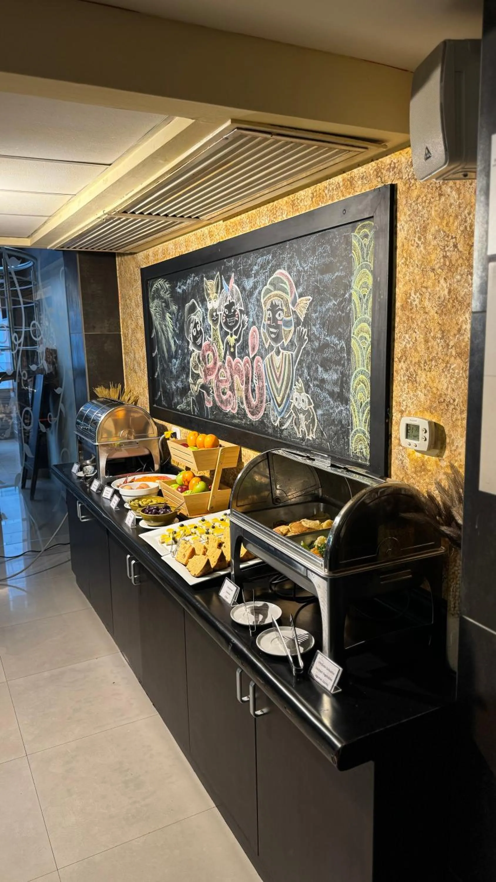 Restaurant/places to eat in Hotel Britania Miraflores