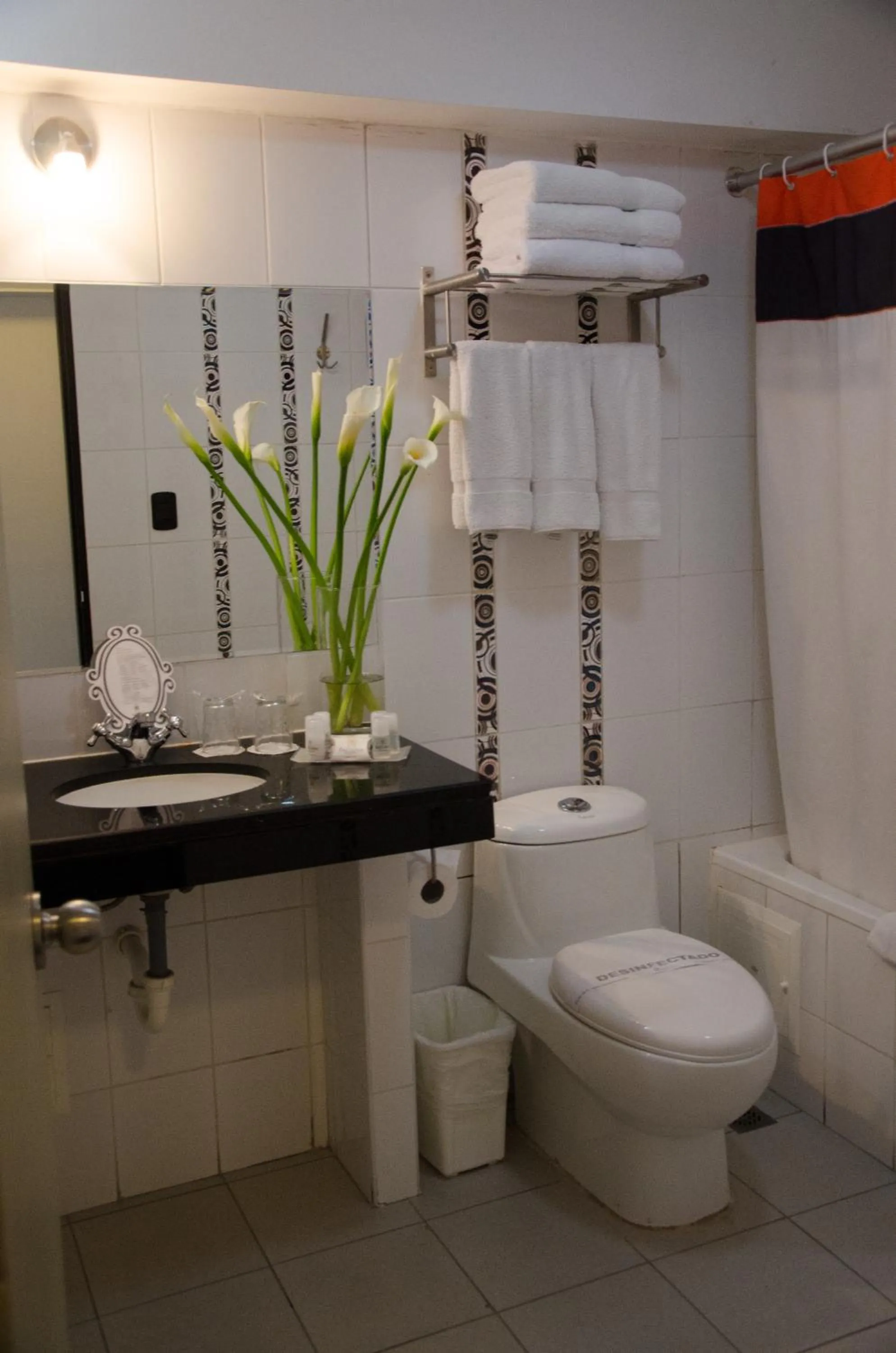 Bathroom in Hotel Britania Miraflores