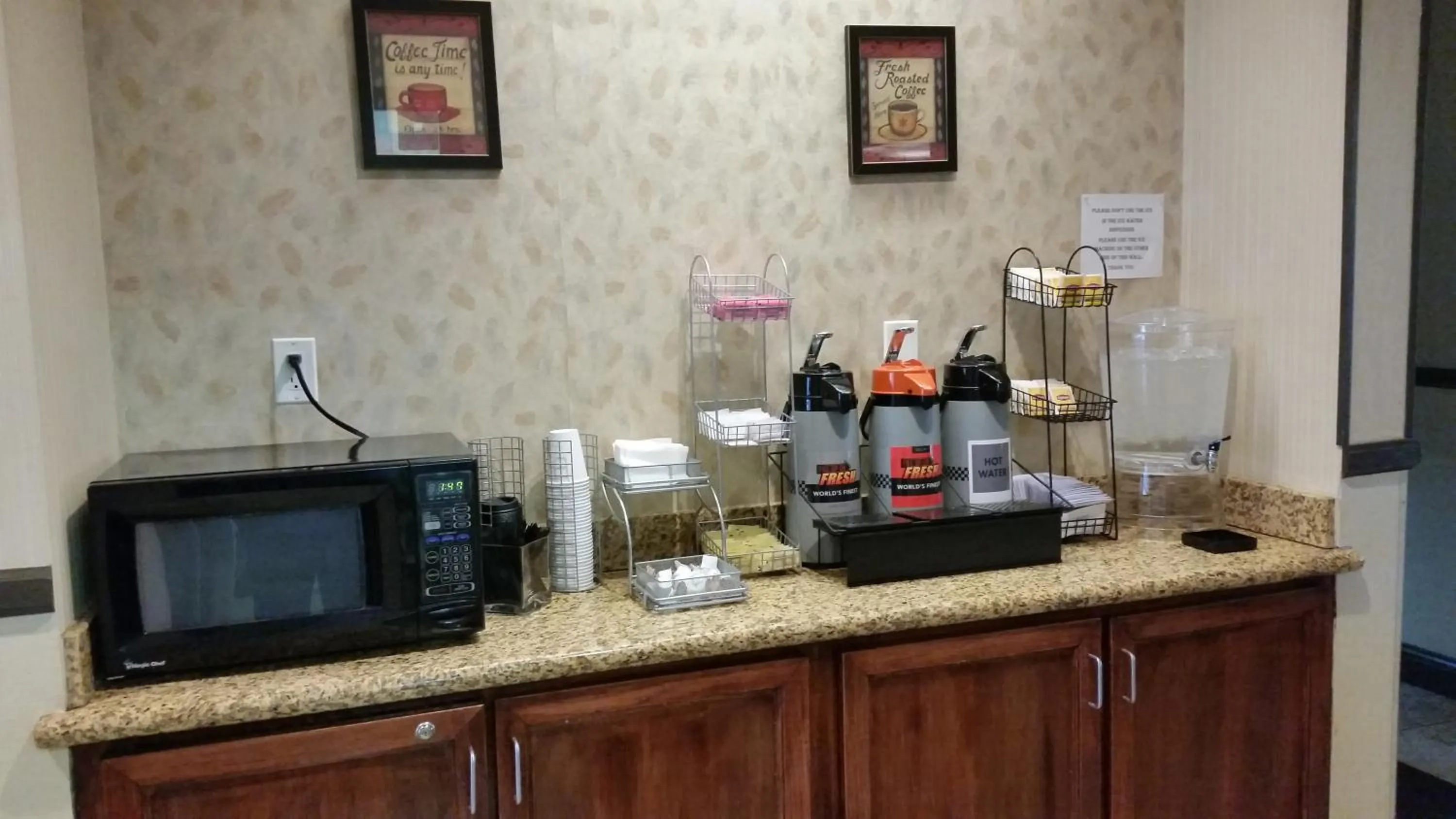 Breakfast in Days Inn & Suites by Wyndham Vancouver