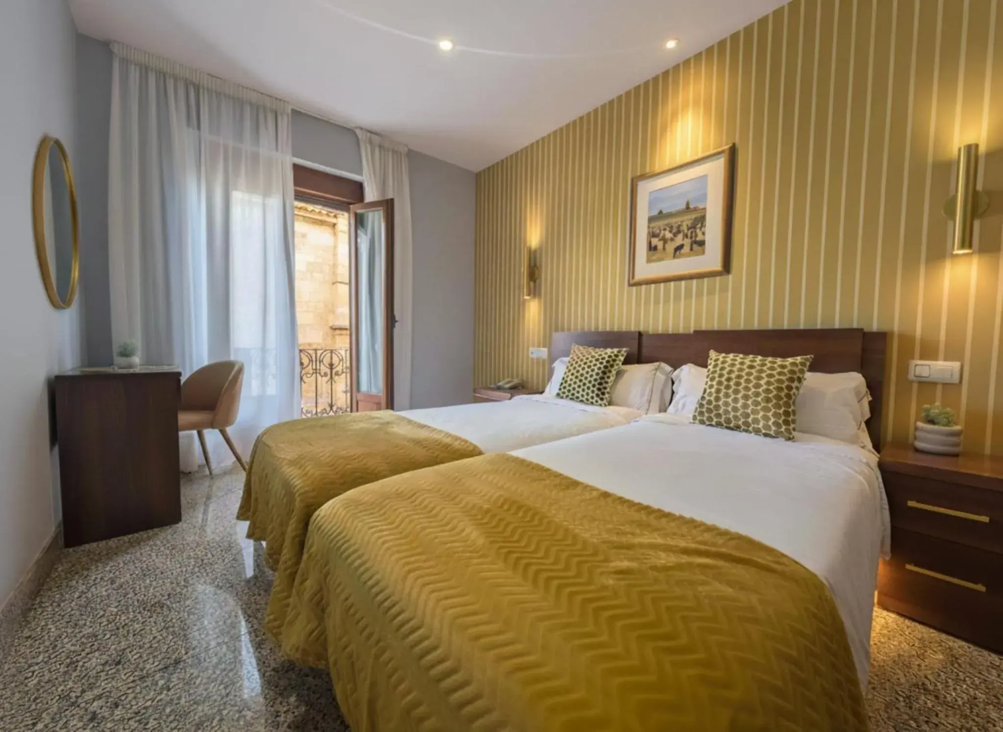 Double Room with Balcony and Cathedral Views in Hotel Arcos Catedral Double Room with Balcony and Cathedral Views in Hotel Arcos Catedral