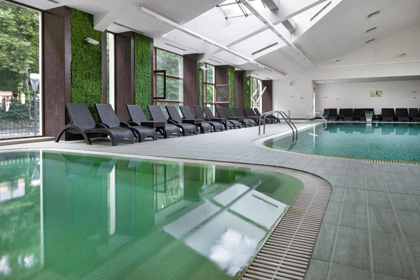 Swimming pool in Pirin Park Hotel