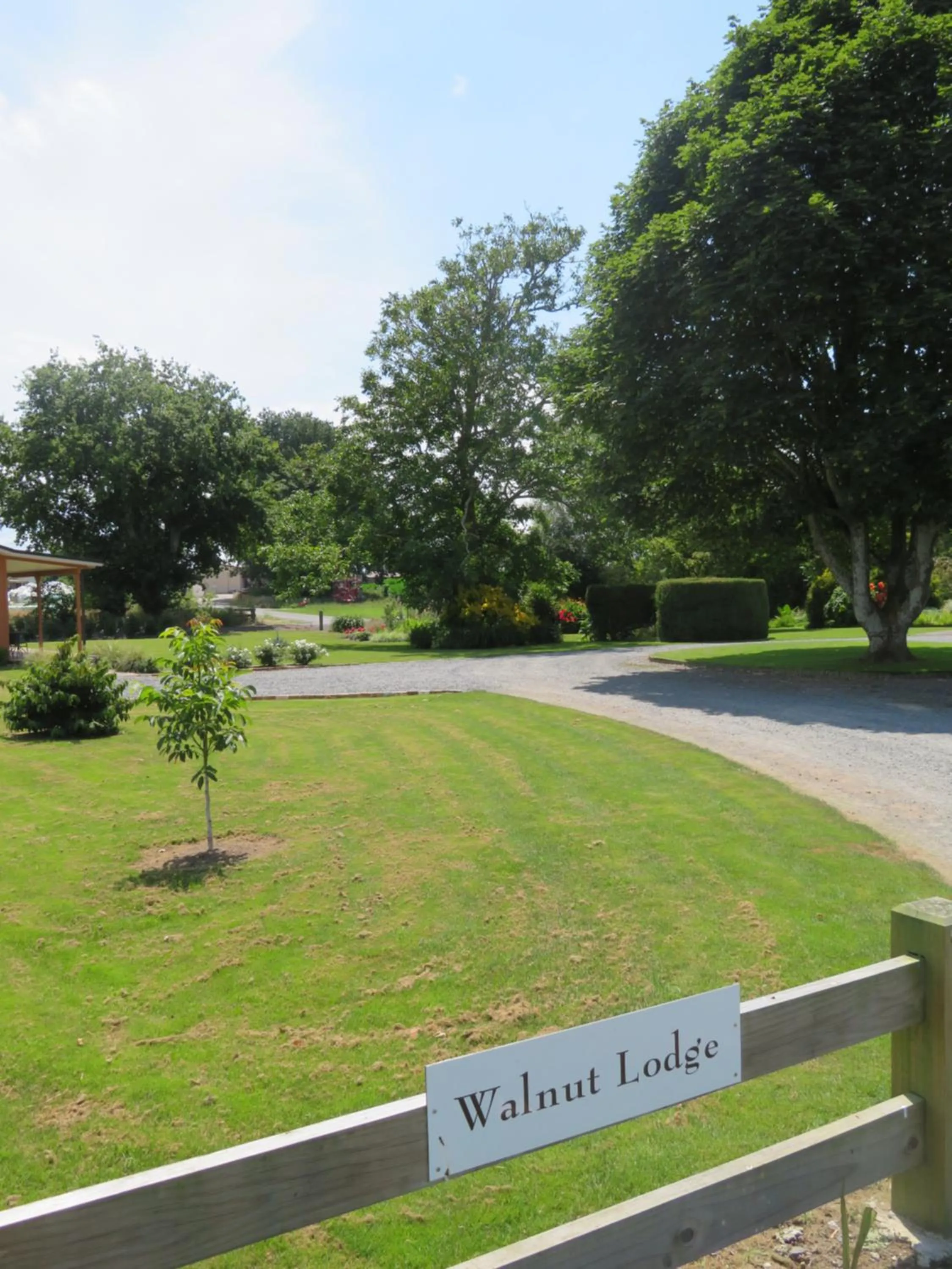 Facade/entrance in Walnut Lodge B&B