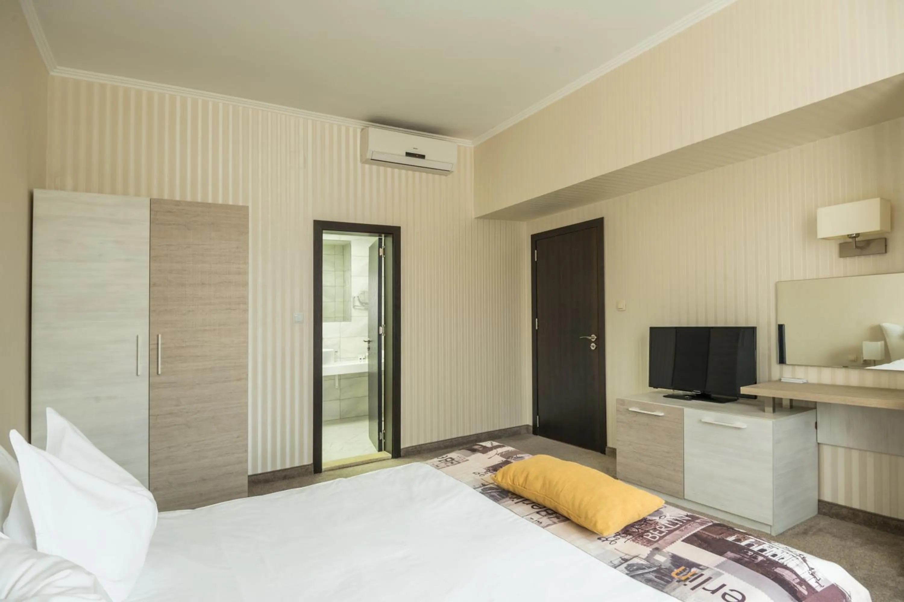 Bedroom, Bed in Dunav Plaza Hotel