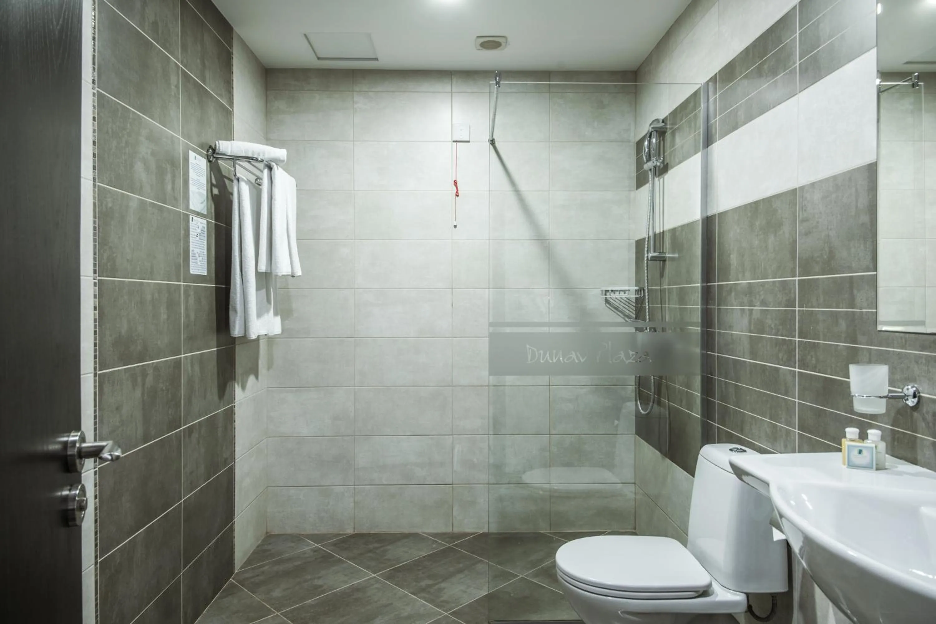 Shower in Dunav Plaza Hotel