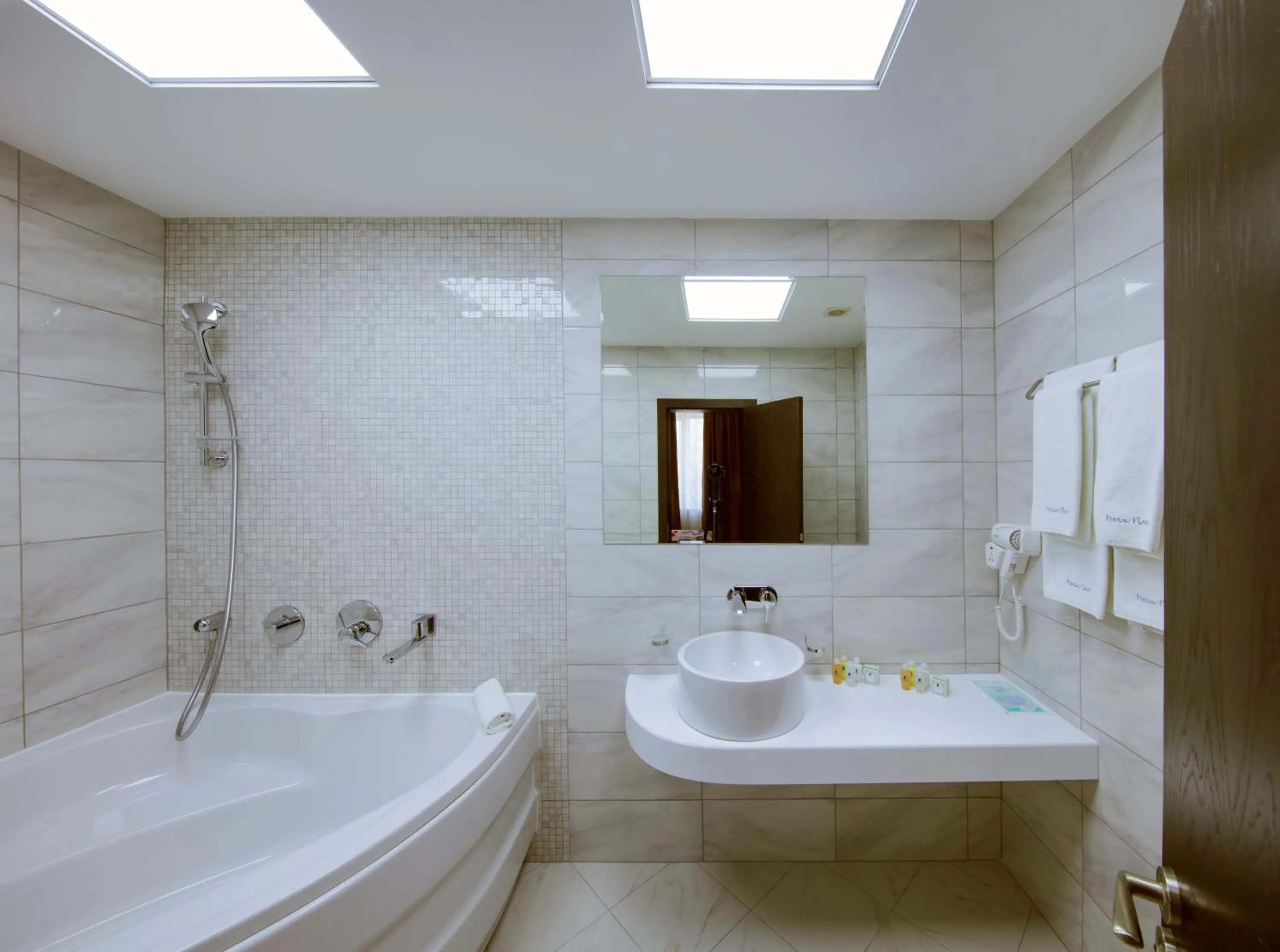 Bathroom in Dunav Plaza Hotel