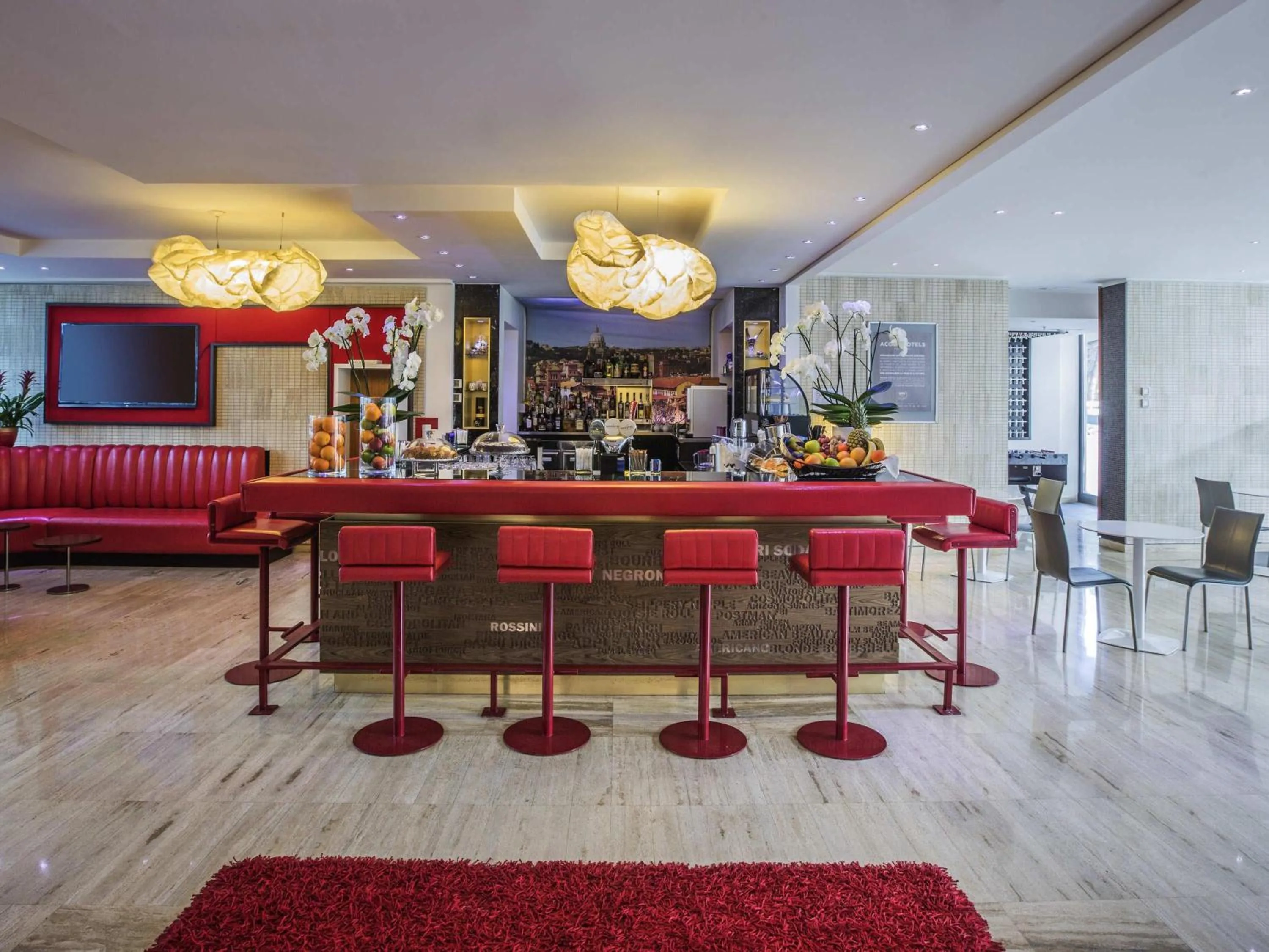 Lounge or bar in Novotel Roma Eur