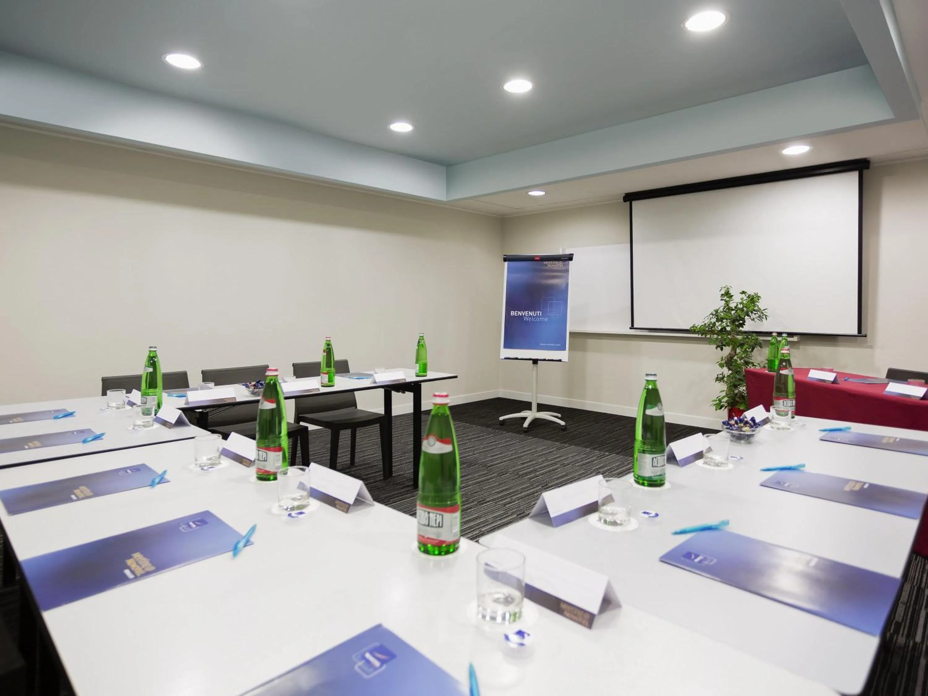 Meeting/conference room in Novotel Roma Eur