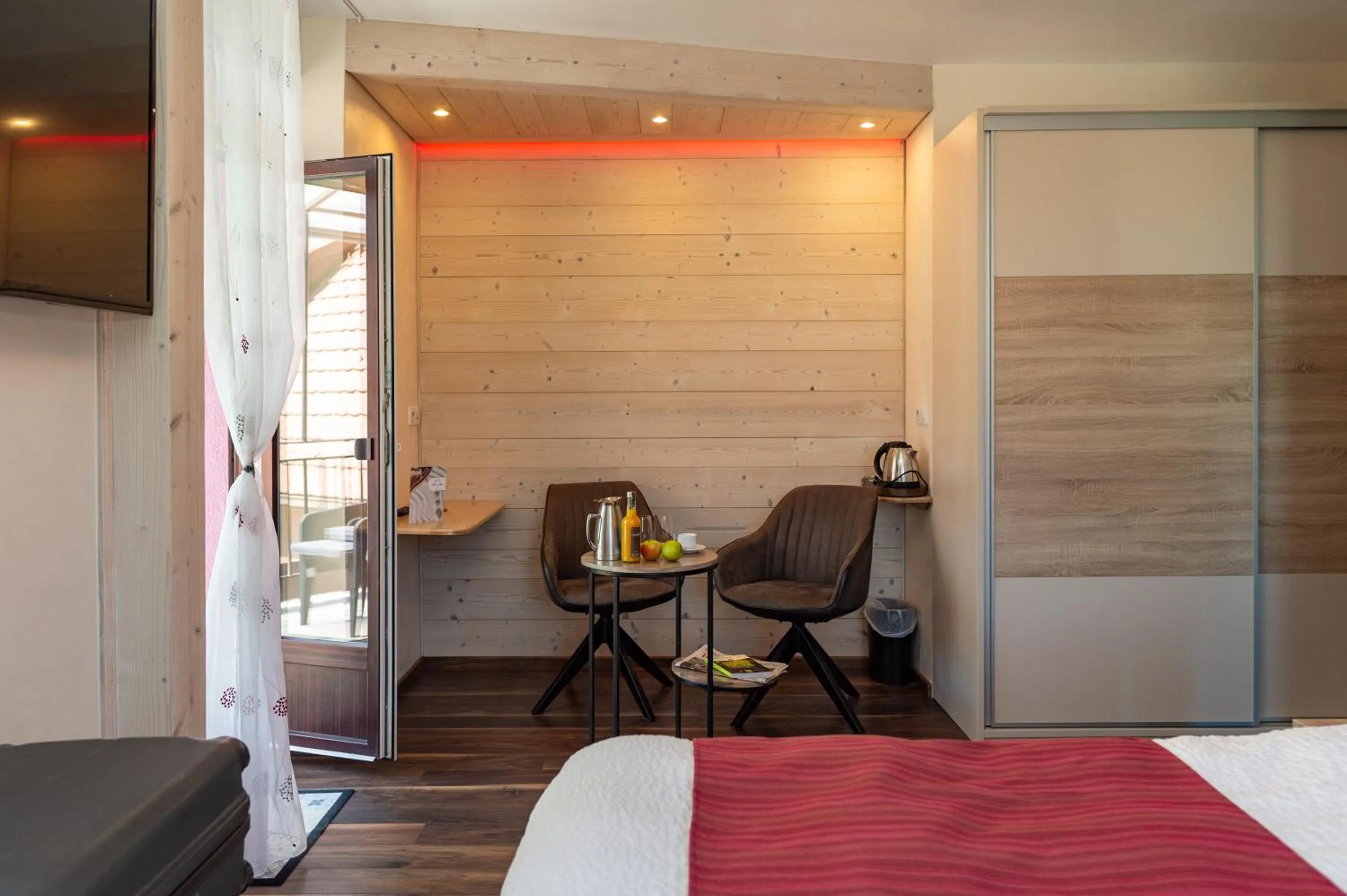 Patio, Bed in Logis Hotel Des Vosges