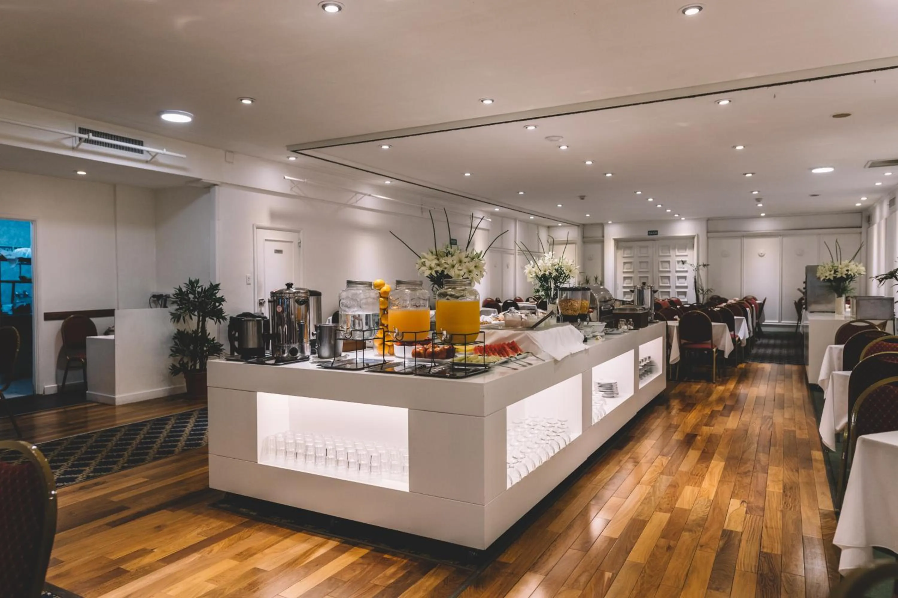 Buffet breakfast in Hotel Dos Reyes