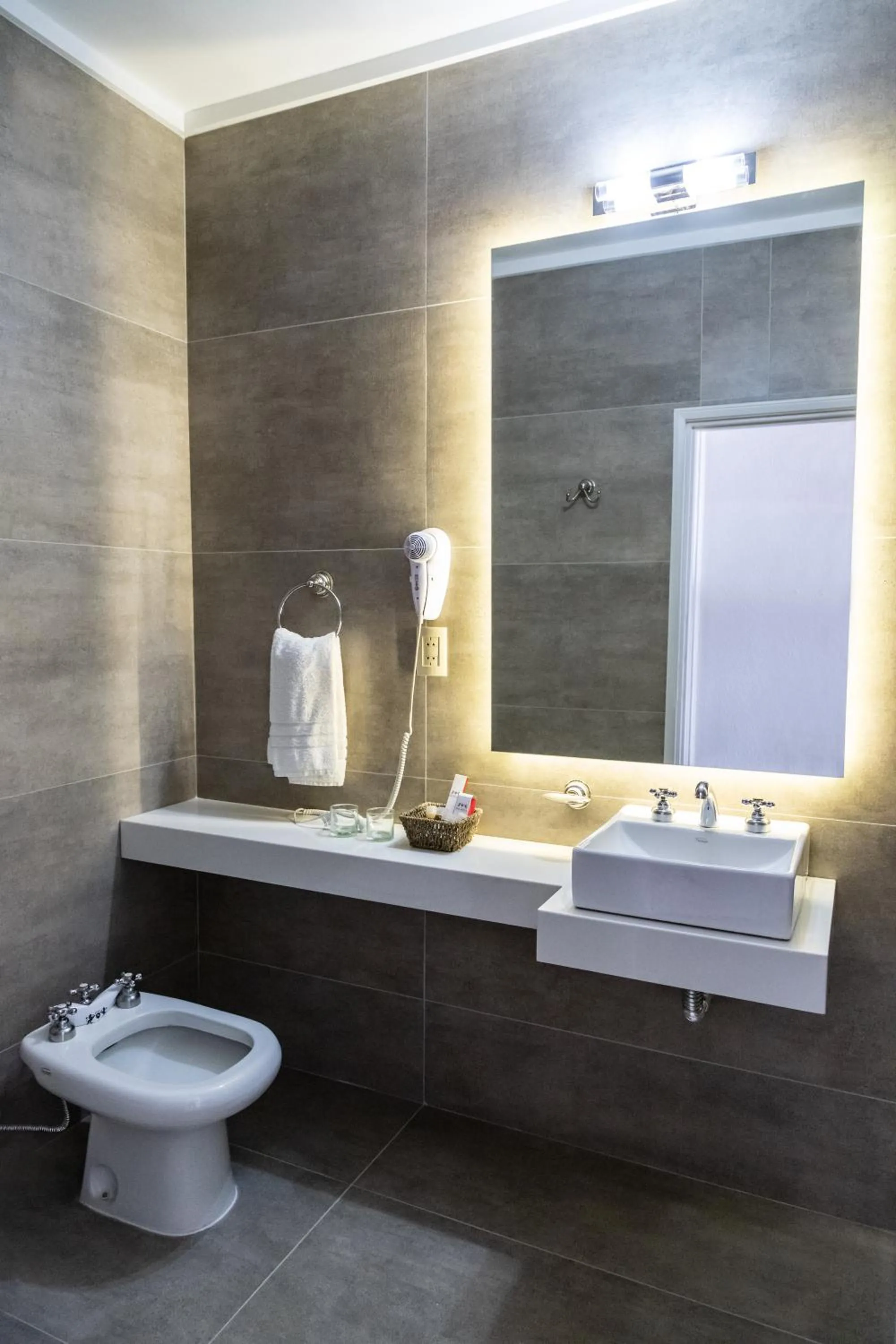 Bathroom in Hotel Dos Reyes