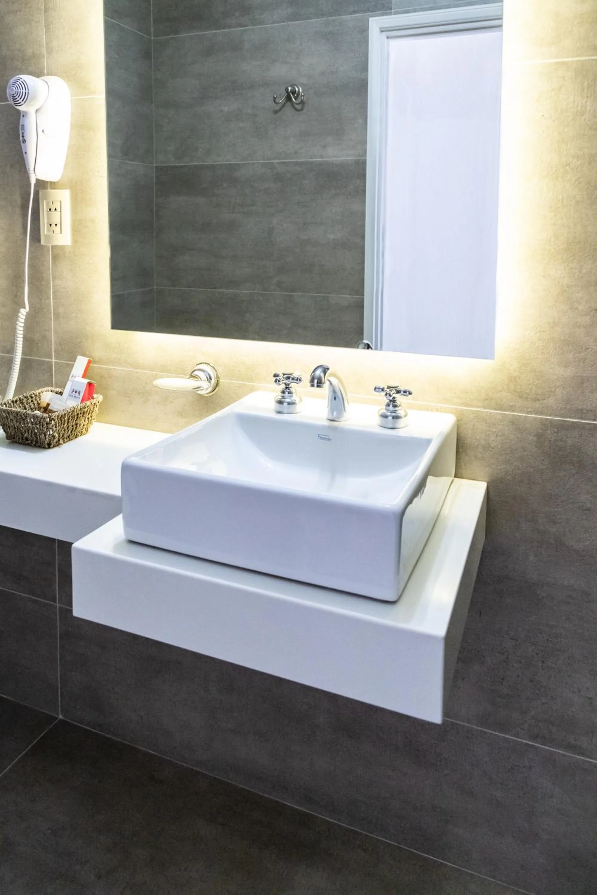 Bathroom in Hotel Dos Reyes