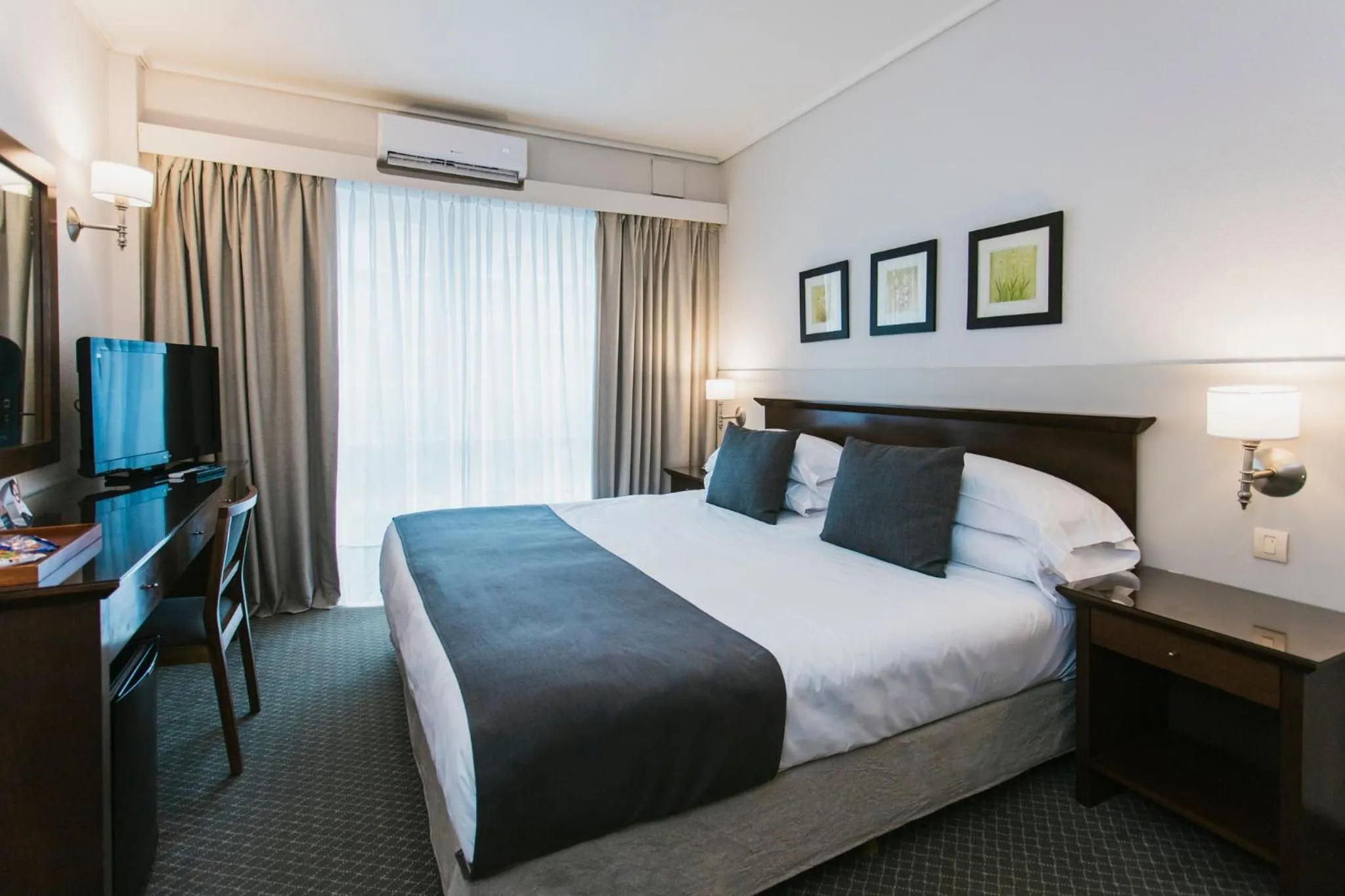 Bedroom, Bed in Hotel Dos Reyes