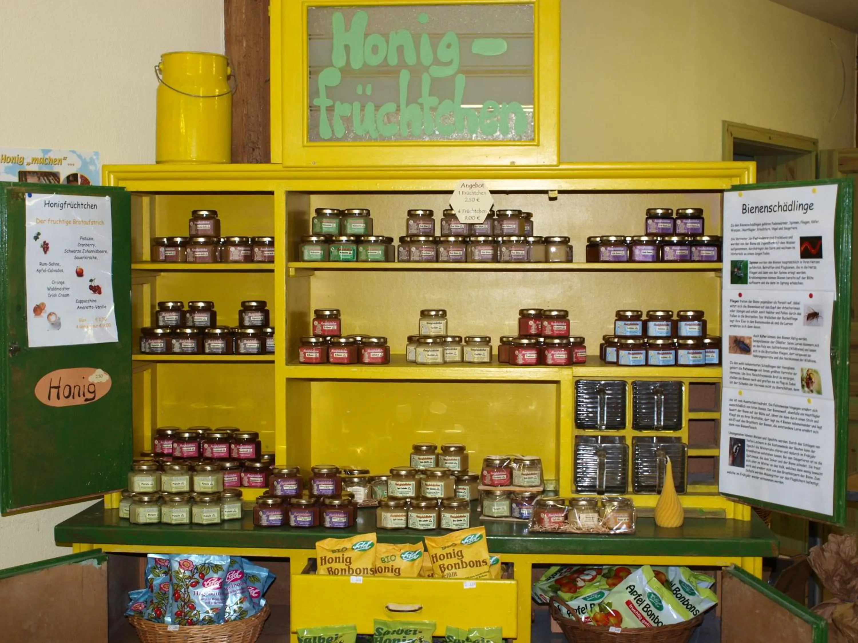 Supermarket/grocery shop in Landhotel zum Honigdieb