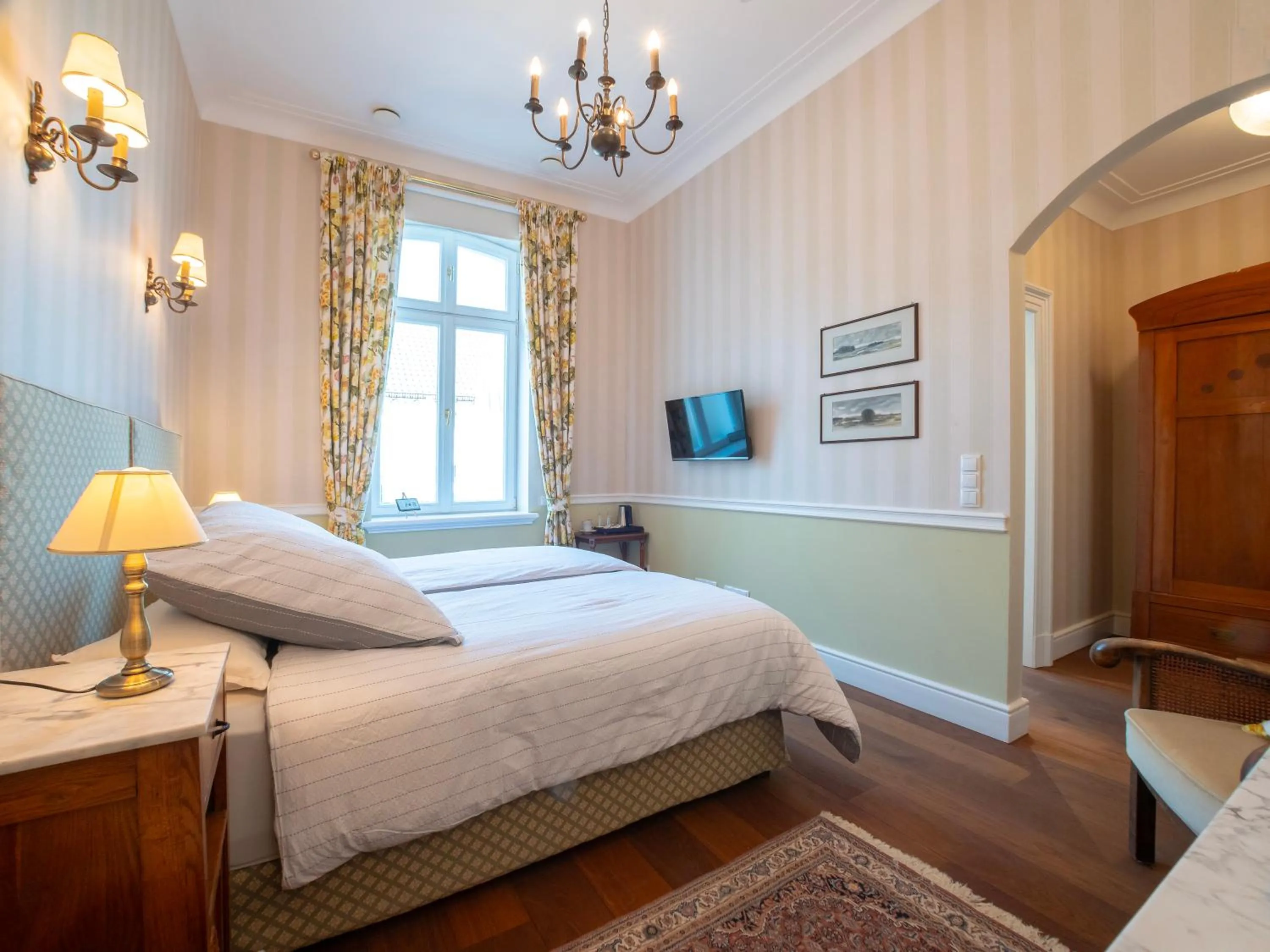 Photo of the whole room, Bed in Rooms GUT HEIDEFELD