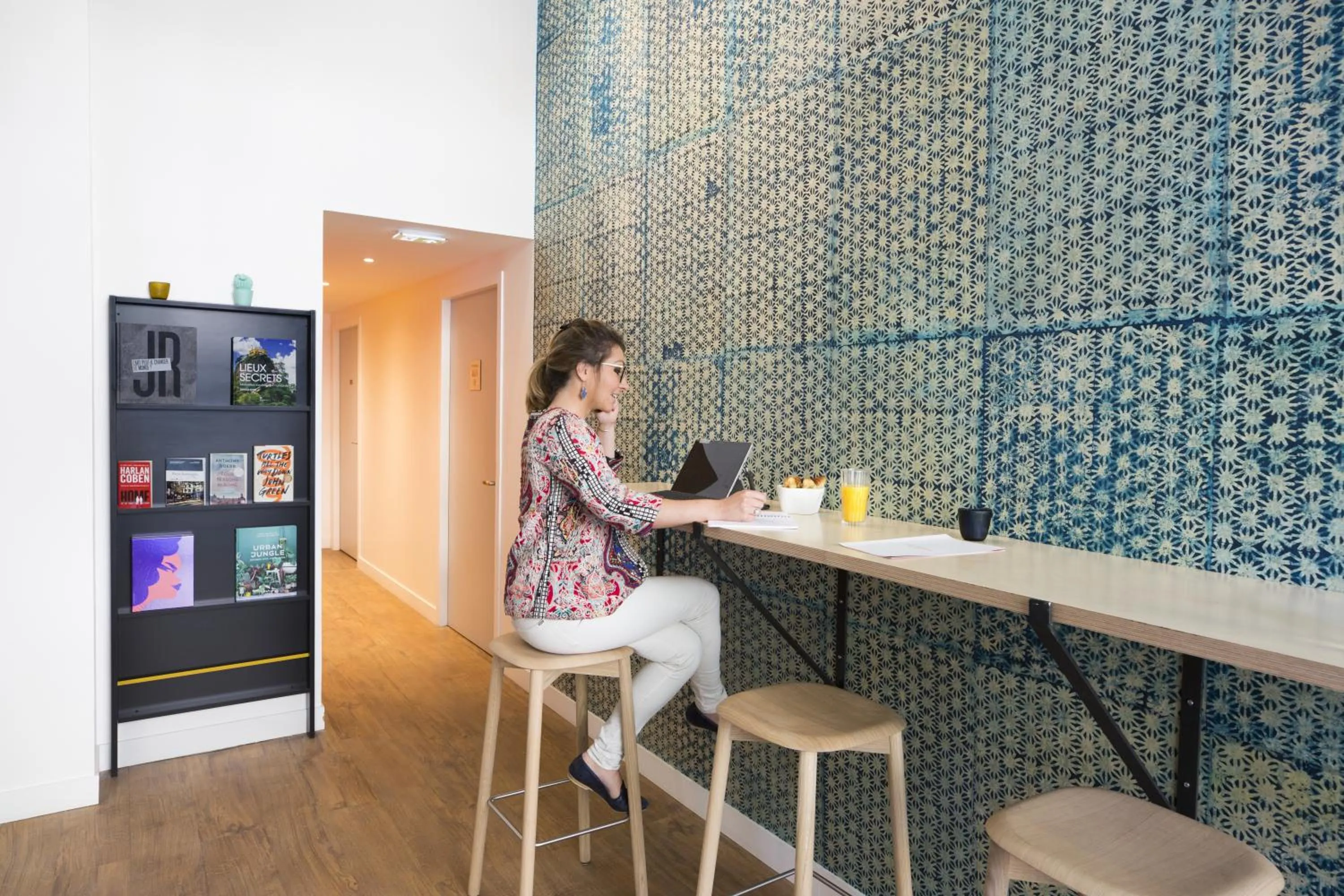 Lobby or reception in Hotel The Playce by Happyculture