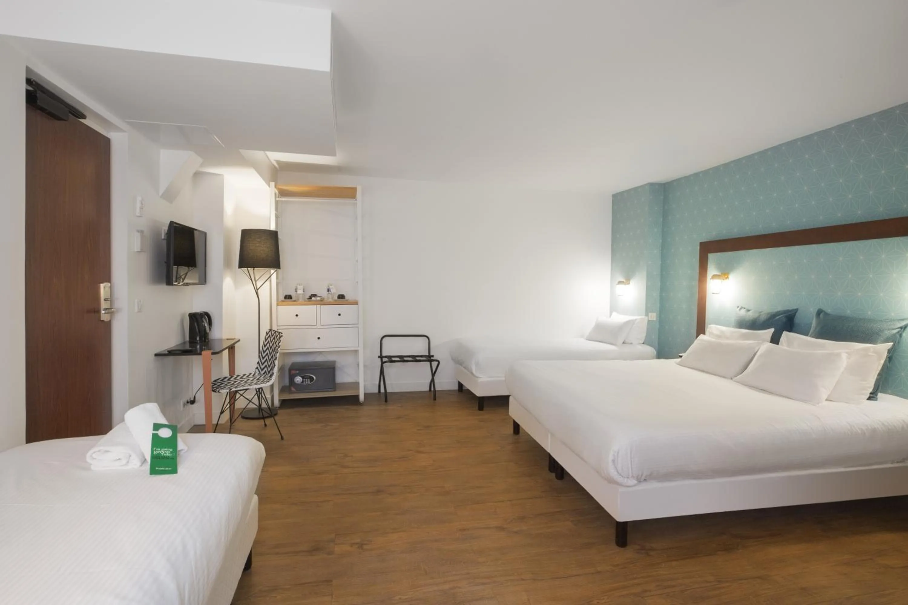 Bedroom, Bed in Hotel The Playce by Happyculture