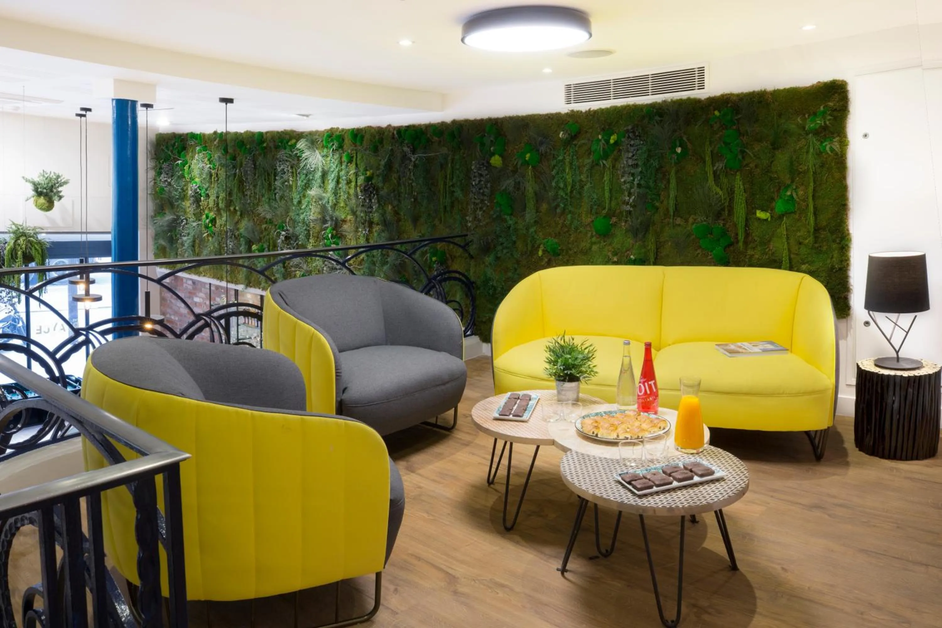 Living room in Hotel The Playce by Happyculture