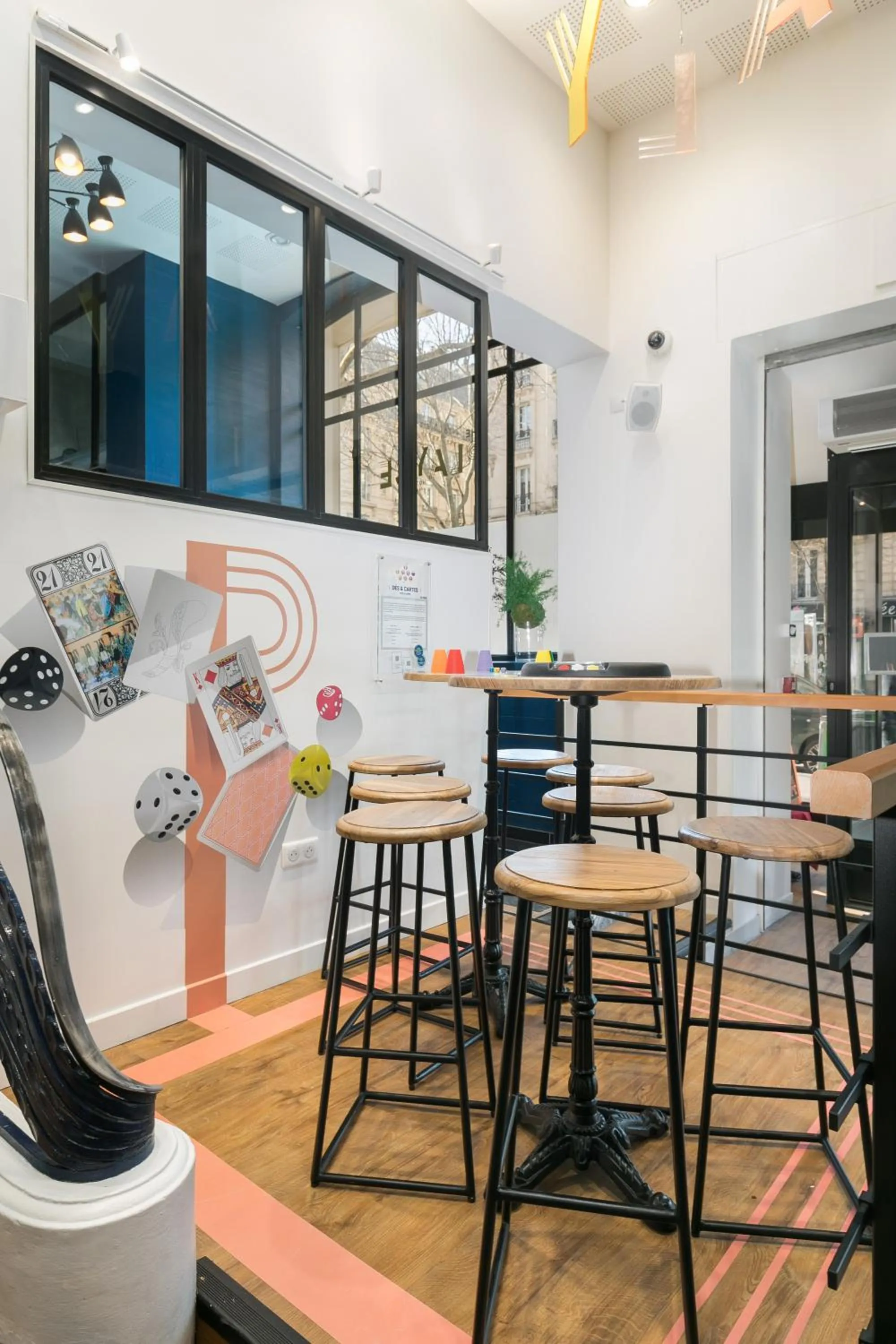 Lounge or bar in Hotel The Playce by Happyculture