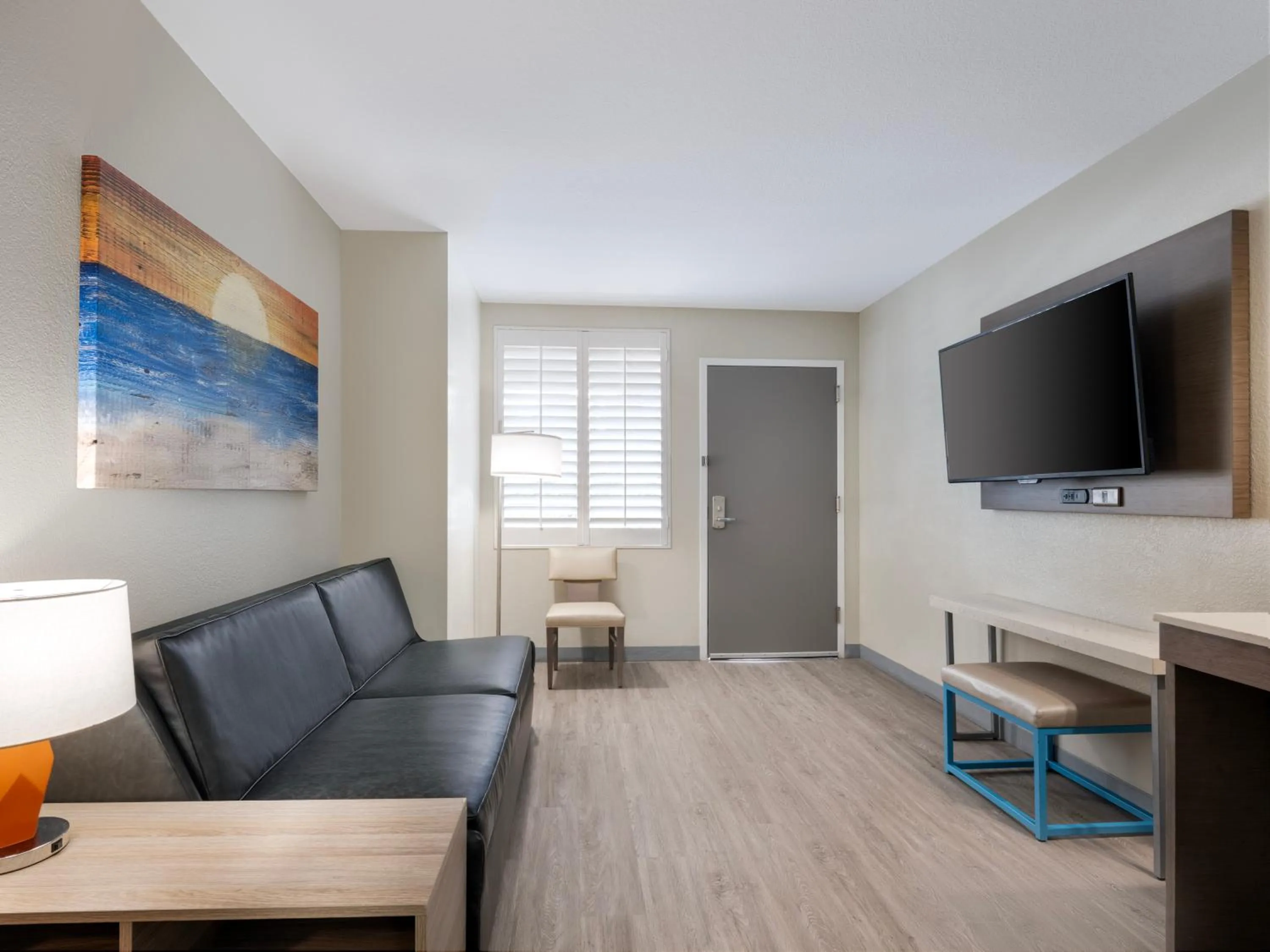 Living room in Holiday Inn Resort Orlando Suites - Waterpark by IHG