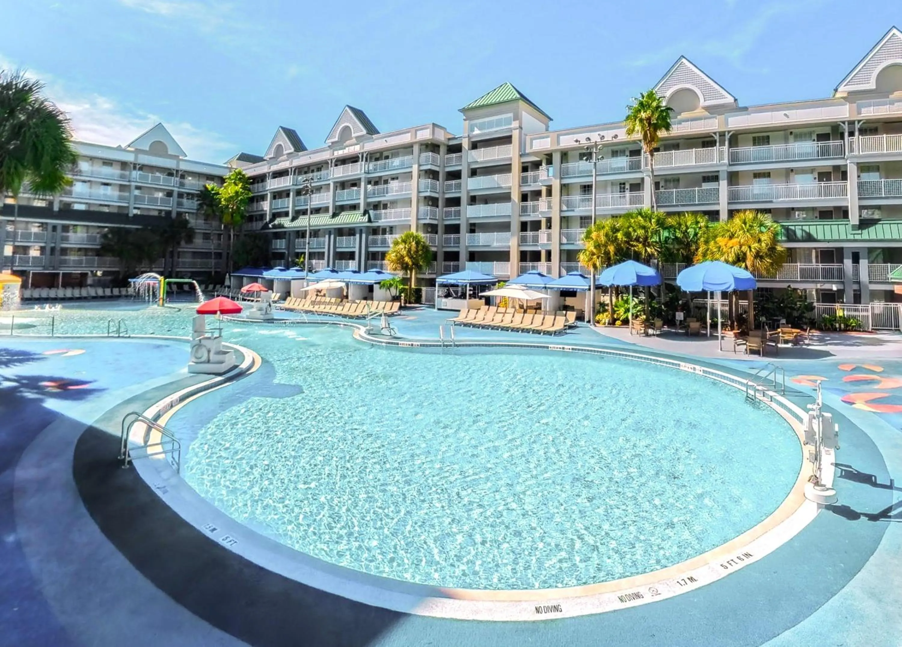 Swimming pool in Holiday Inn Resort Orlando Suites - Waterpark by IHG