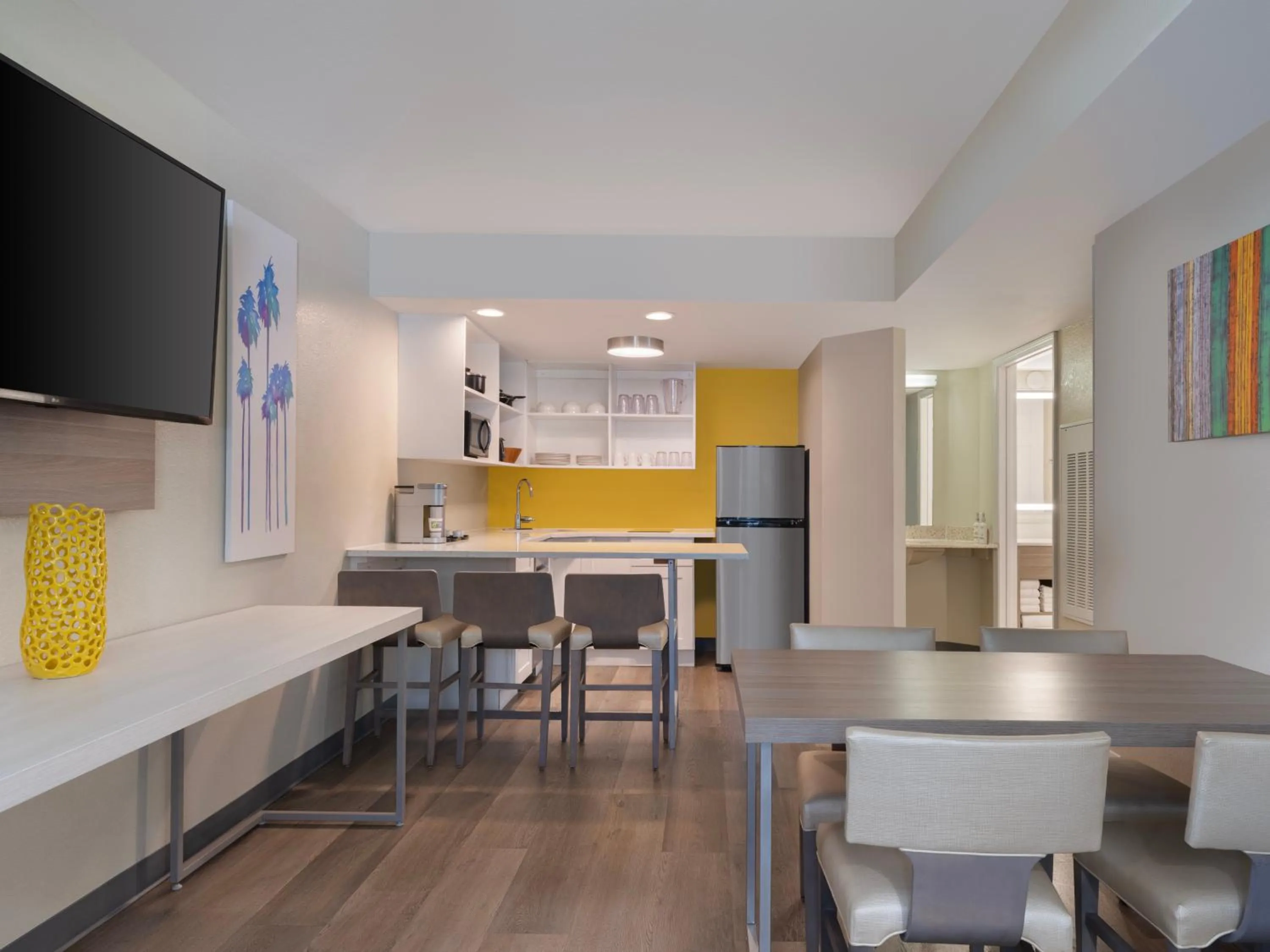 Living room in Holiday Inn Resort Orlando Suites - Waterpark by IHG