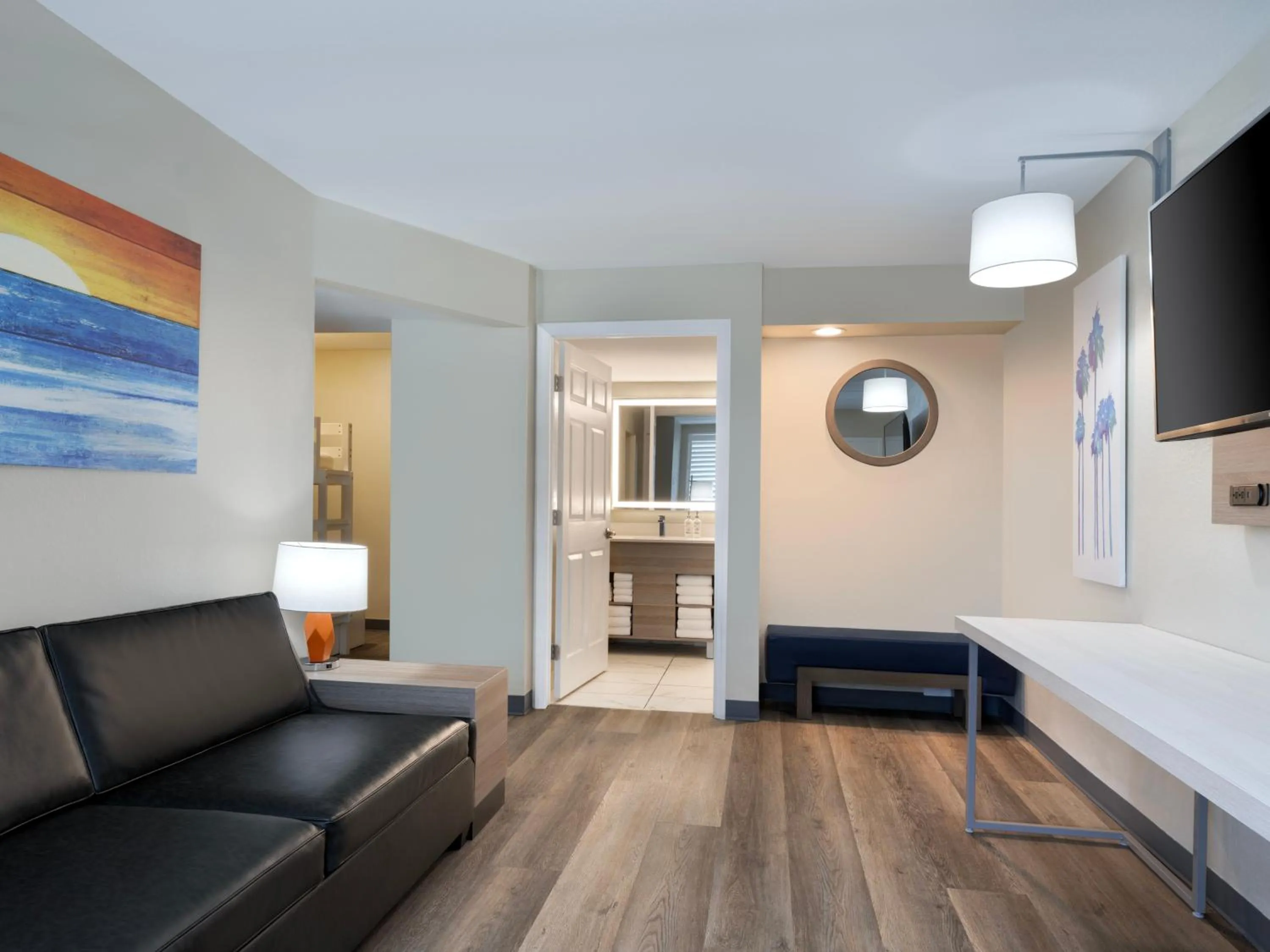 Living room, Bed in Holiday Inn Resort Orlando Suites - Waterpark by IHG