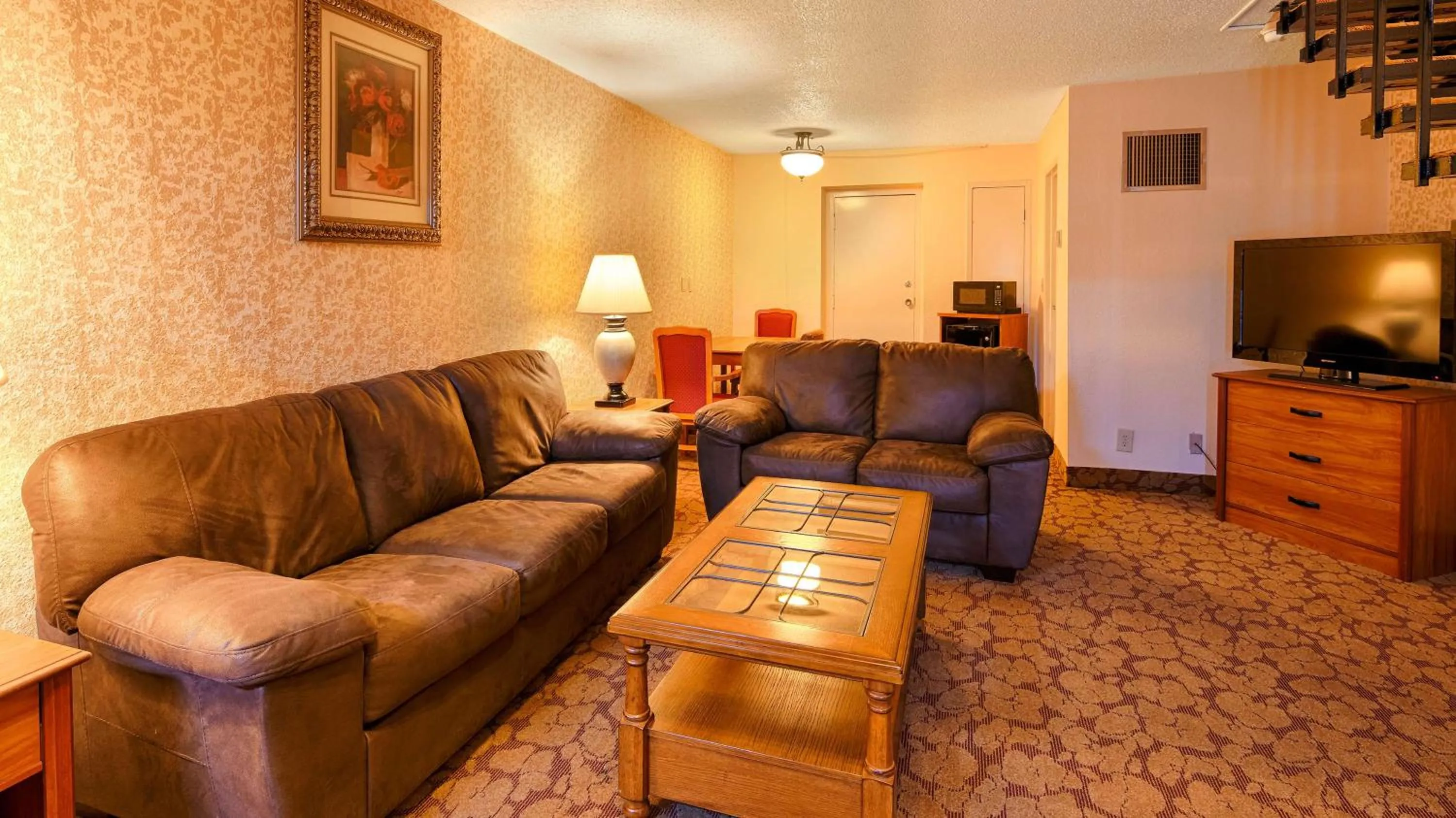 Photo of the whole room in Best Western Tulsa Airport