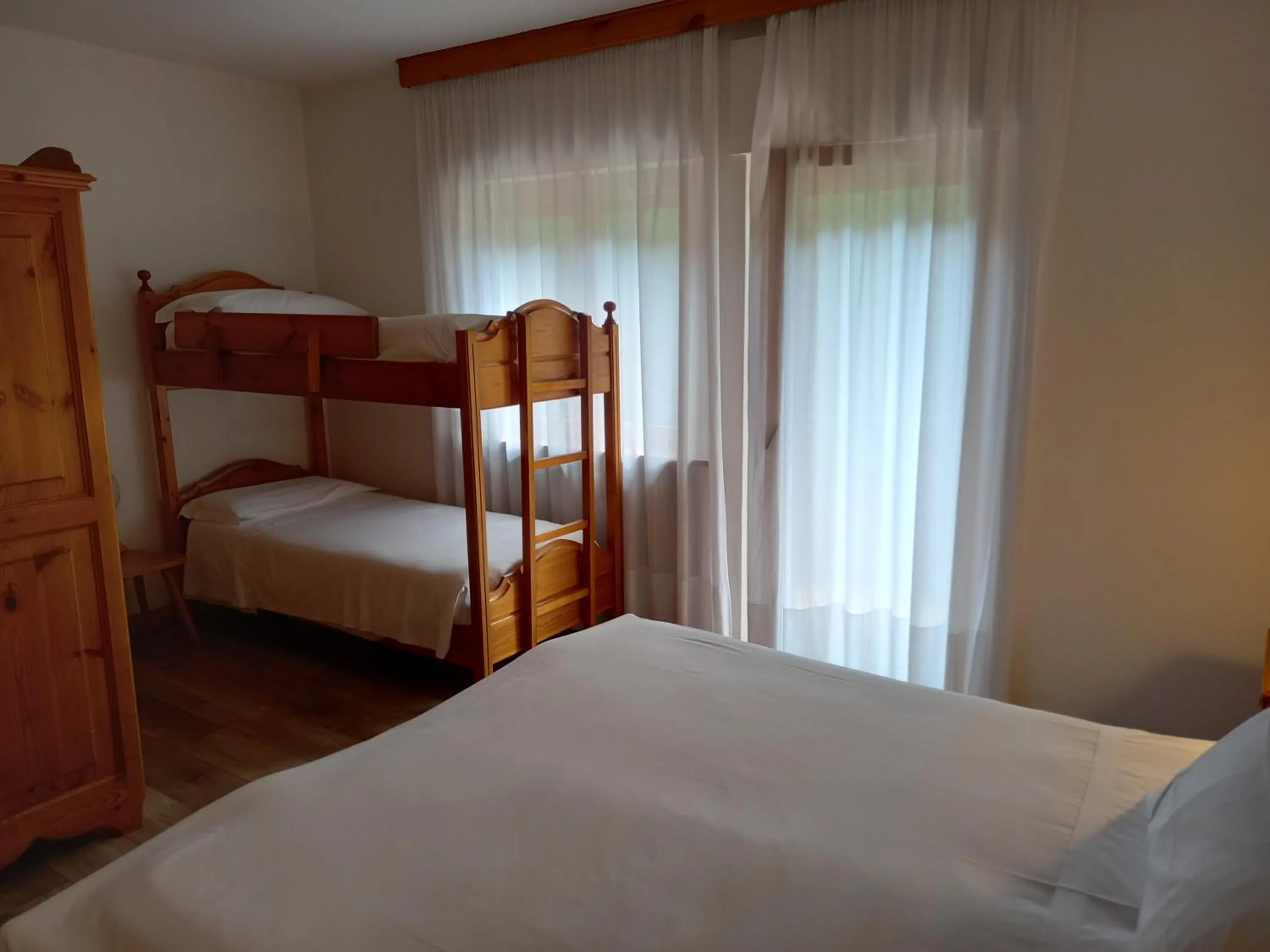 Photo of the whole room, Bed in Albergo Scoiattolo