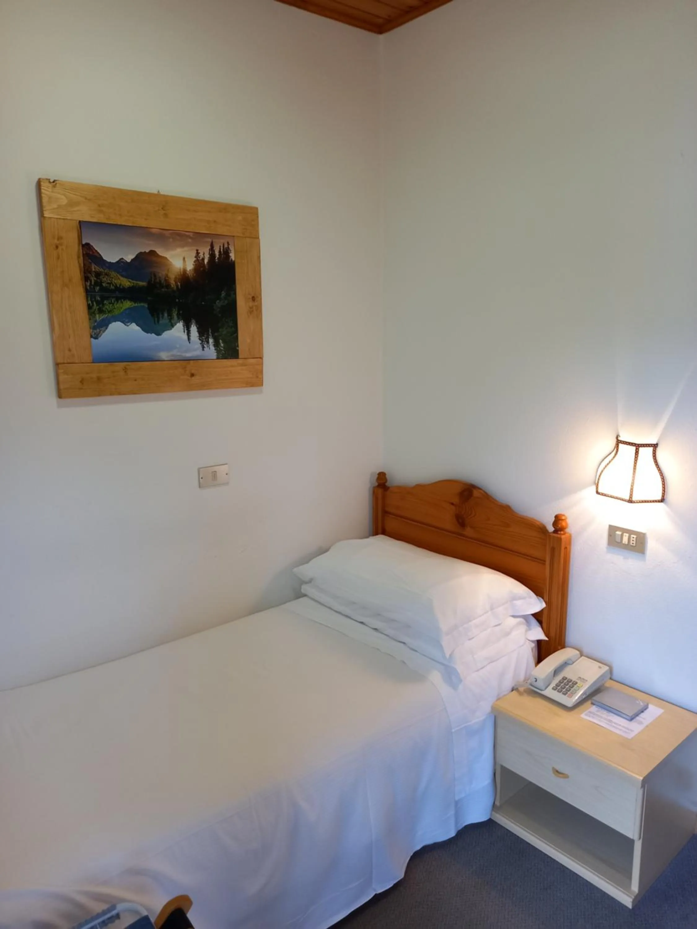 Bed in Albergo Scoiattolo