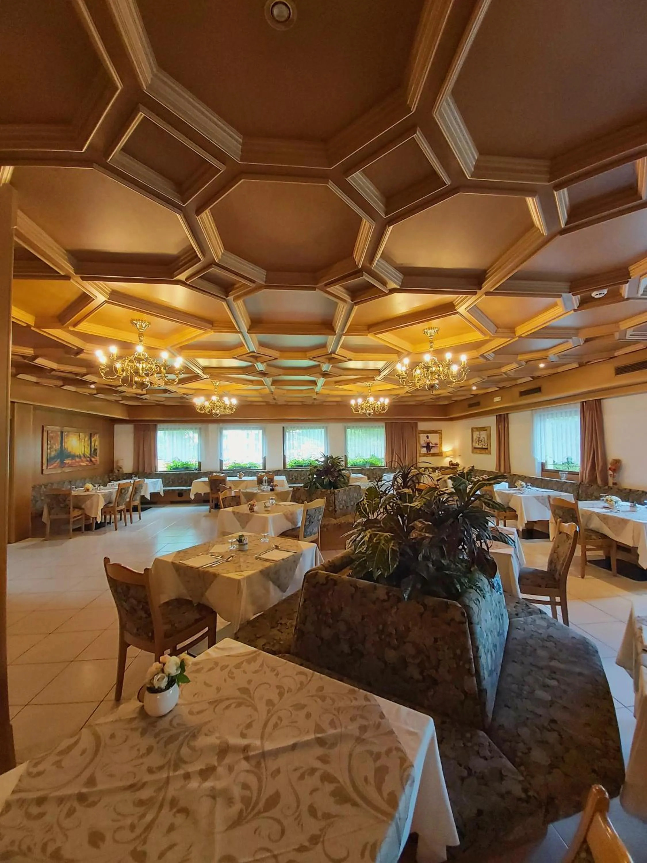 Restaurant/places to eat in Albergo Scoiattolo