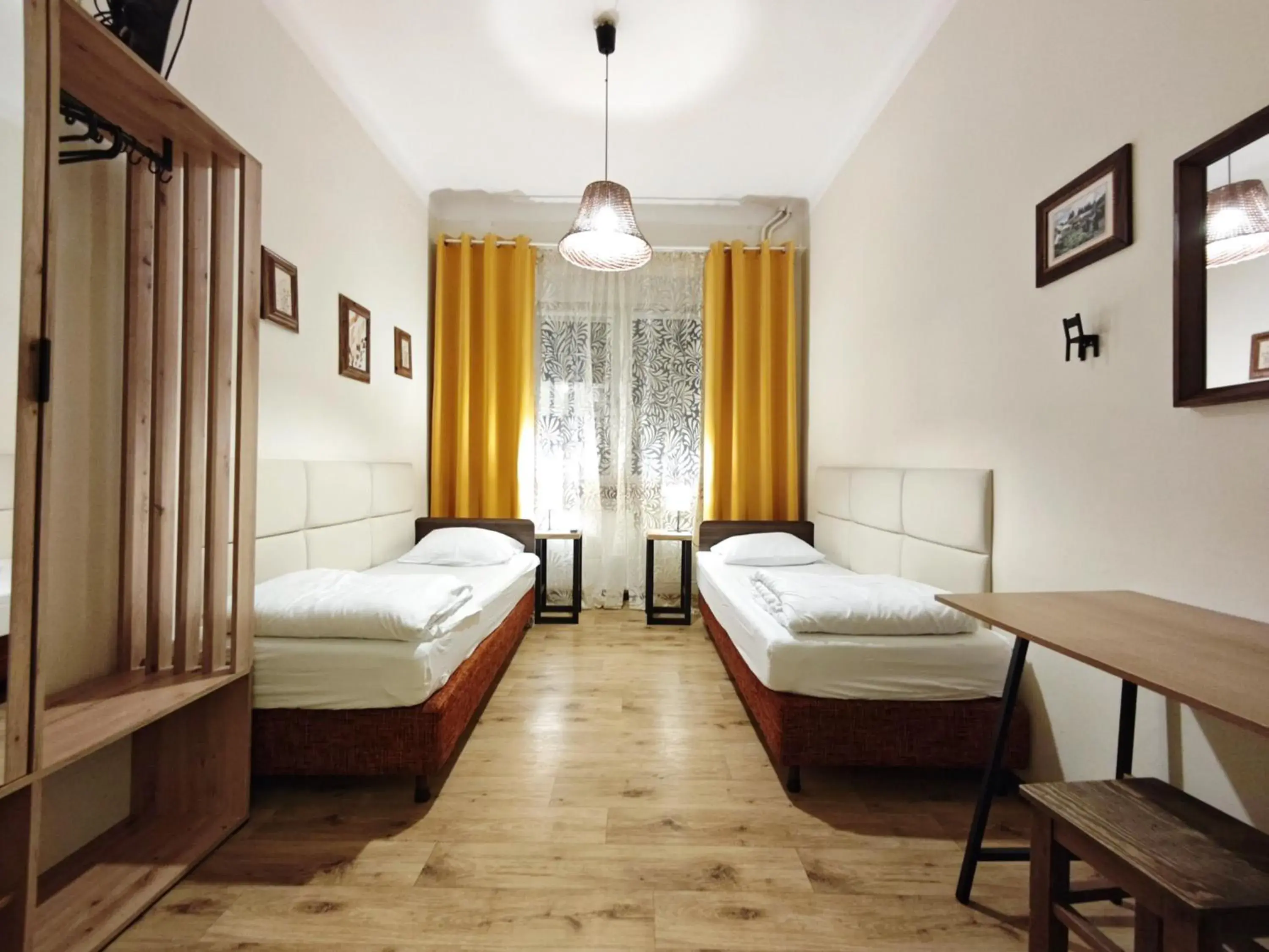 Twin Room with Shared Bathroom in Hostel Helvetia Rooms Warsaw CITY CENTER and OLD TOWN Twin Room with Shared Bathroom in Hostel Helvetia Rooms Warsaw CITY CENTER and OLD TOWN