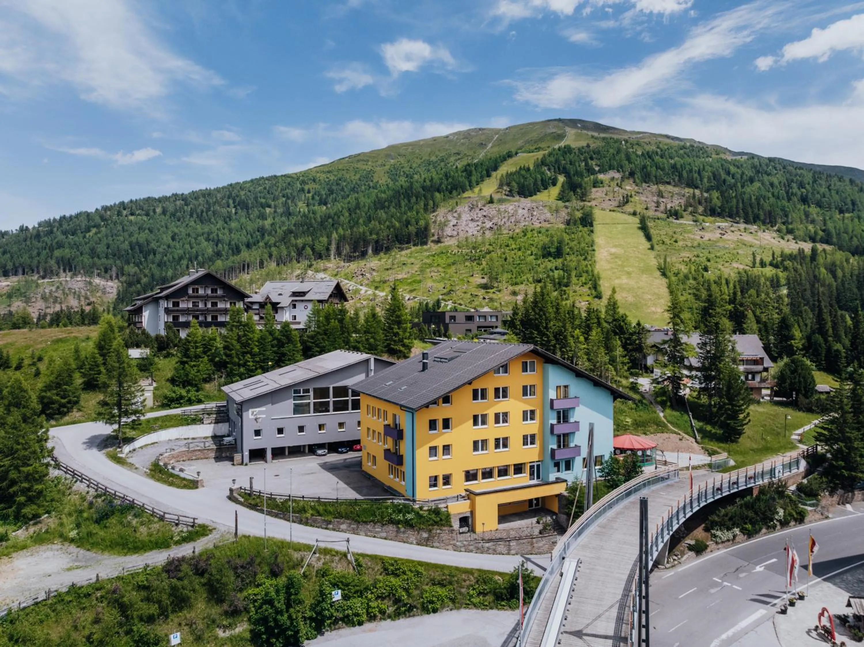 Property building in Basekamp Mountain Budget Hotel