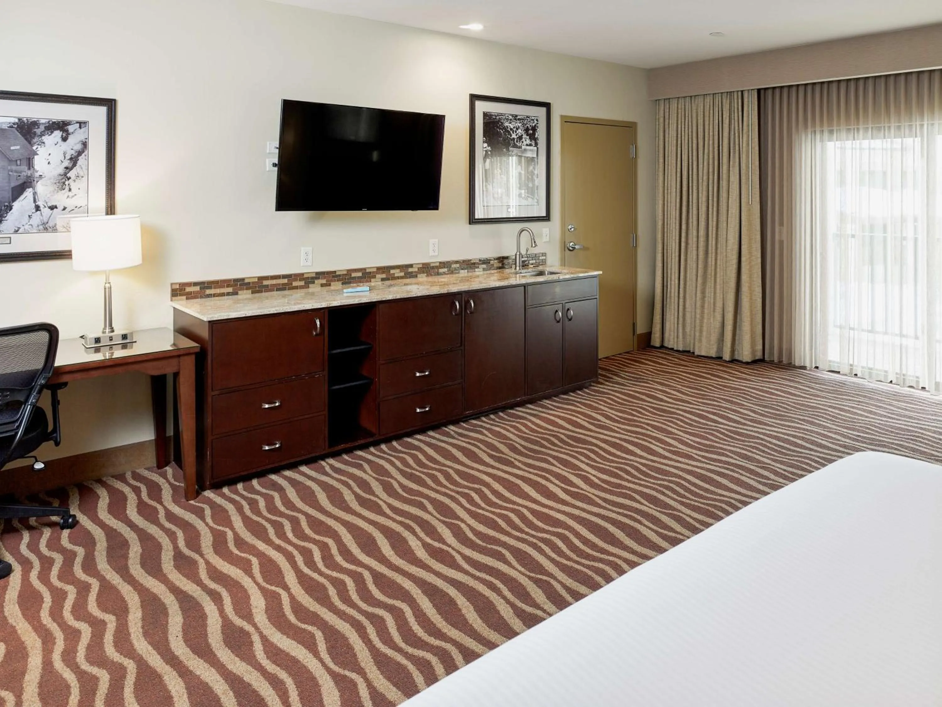 Deluxe Junior King Suite with Sofa Bed - Non-Smoking in Holiday Inn Resort The Squire at Grand Canyon by IHG
