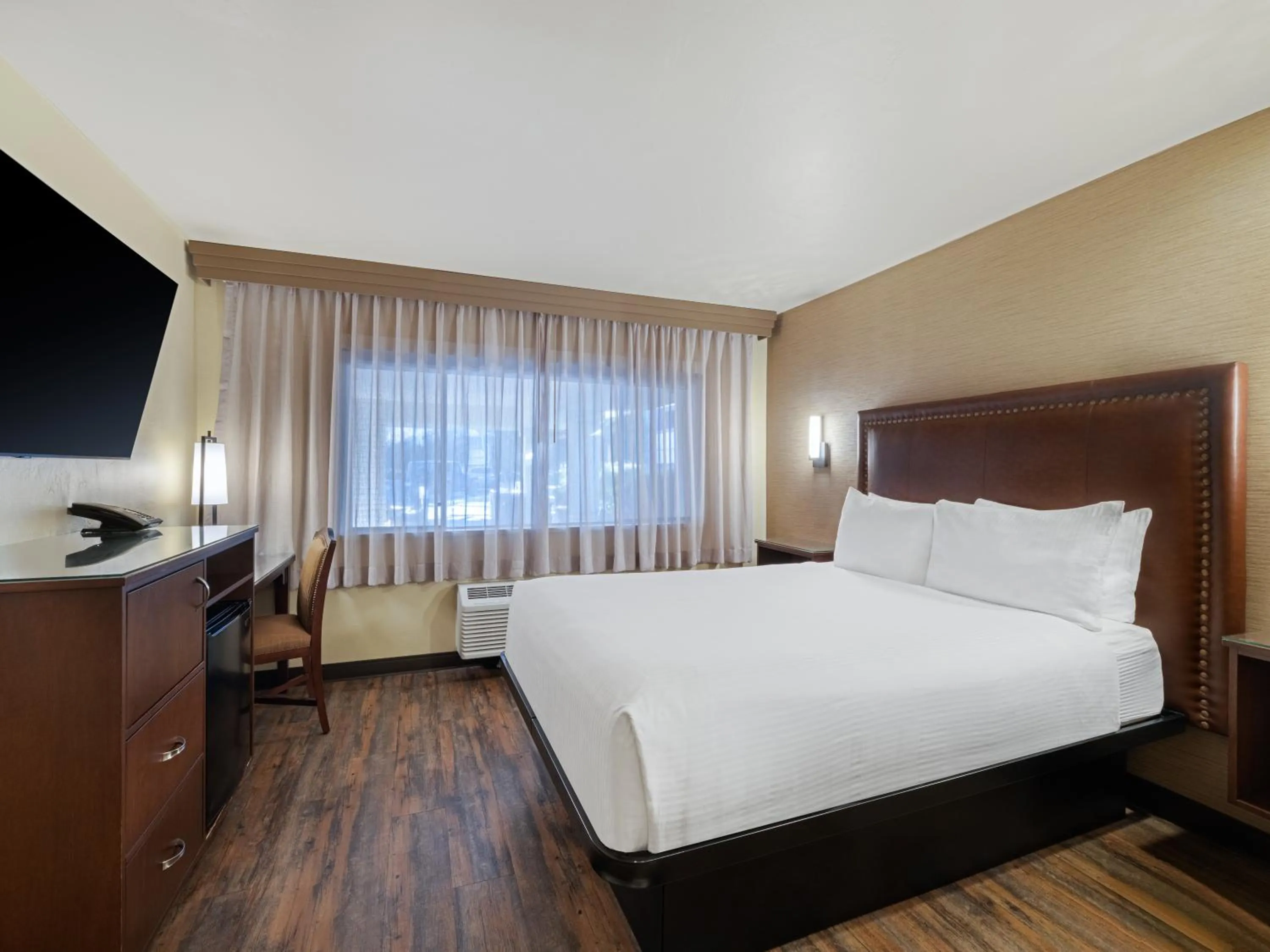 Bedroom, Bed in Holiday Inn Resort The Squire at Grand Canyon by IHG