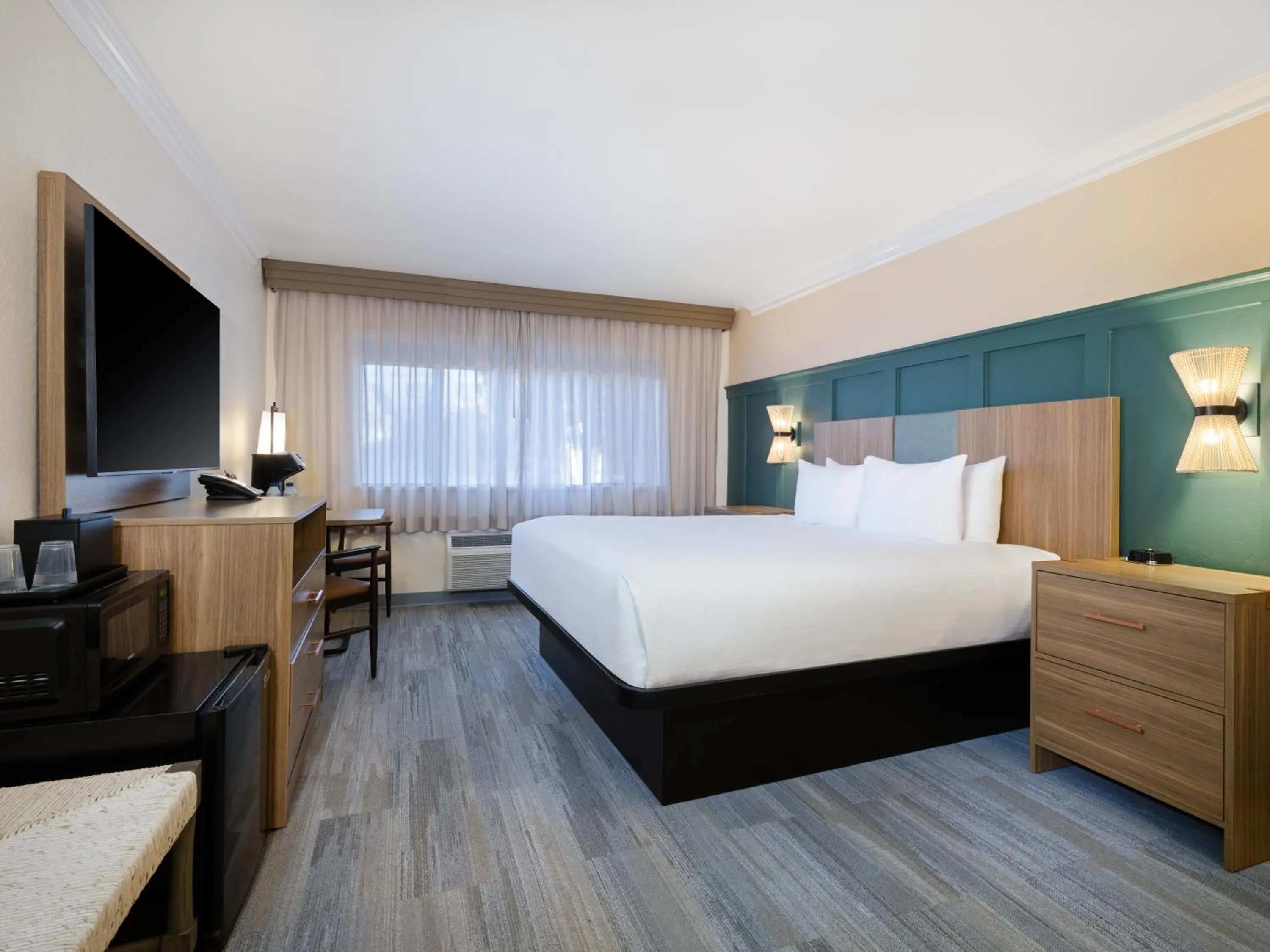 Bedroom, Bed in Holiday Inn Resort The Squire at Grand Canyon by IHG