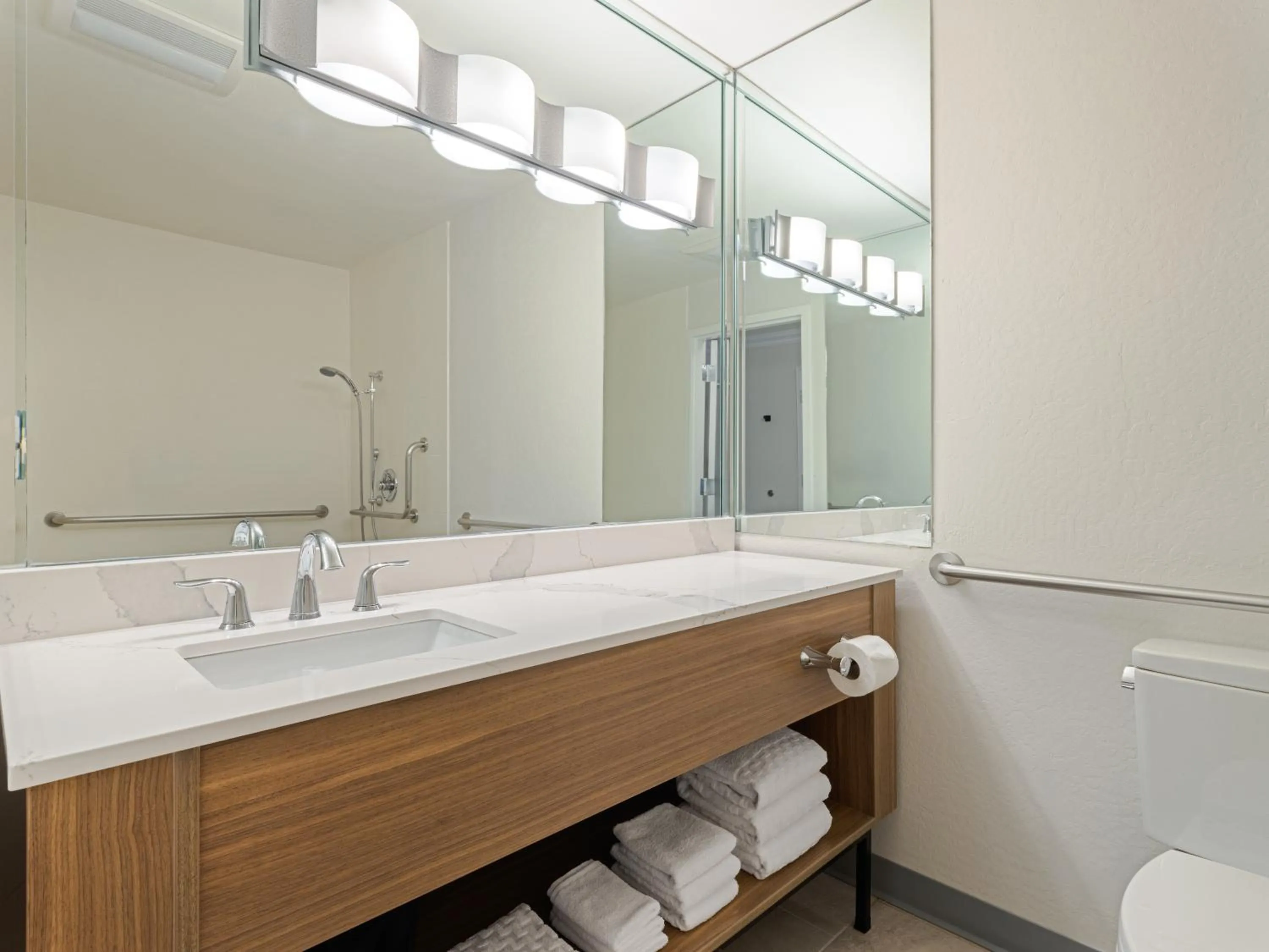 Bedroom in Holiday Inn Resort The Squire at Grand Canyon by IHG