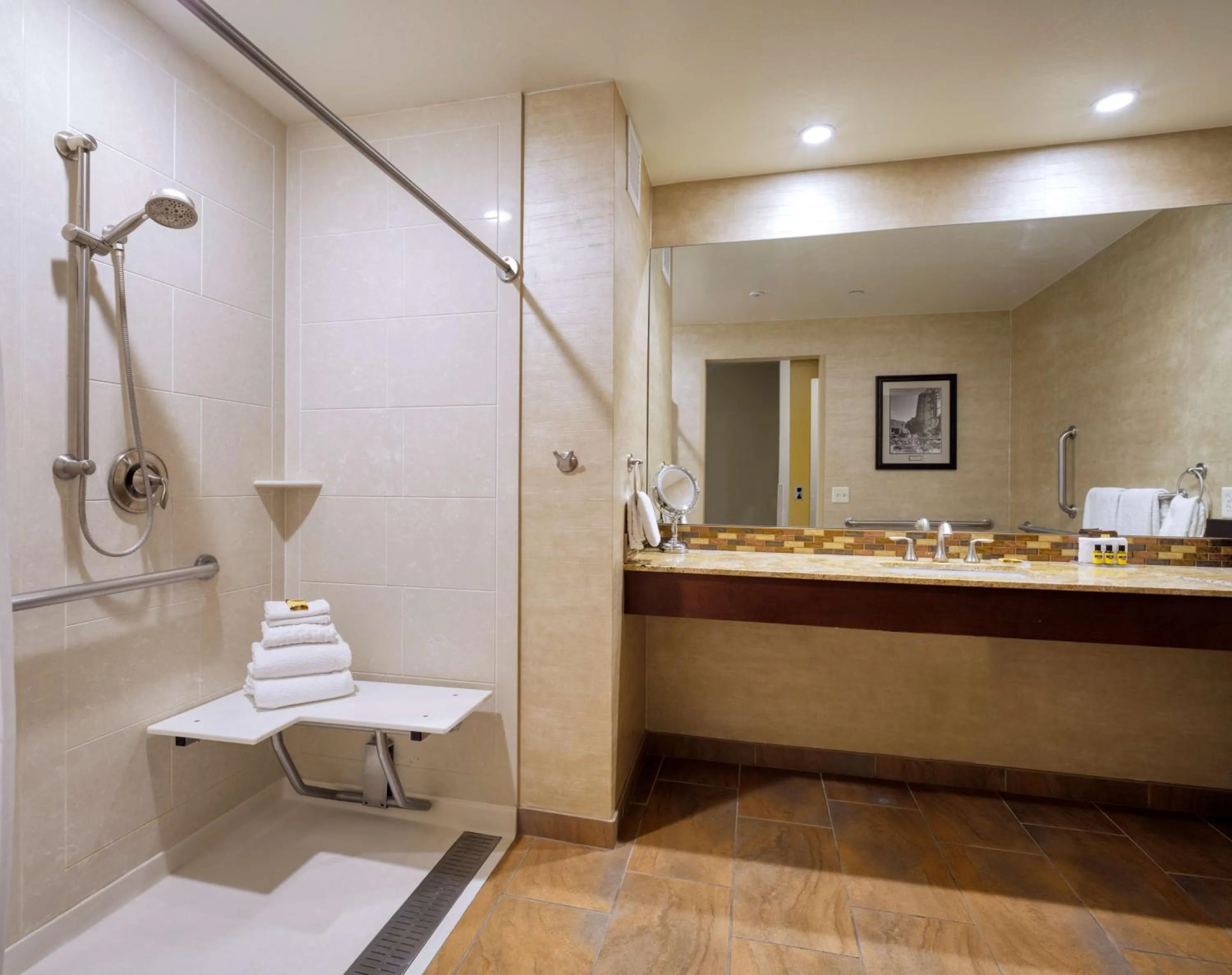 Deluxe Queen Room with Two Queen Beds and Roll-In Shower - Mobility Accessible/Non-Smoking in Holiday Inn Resort The Squire at Grand Canyon by IHG